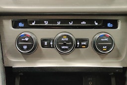 musta Volkswagen Golf 2015 kuva 16.
