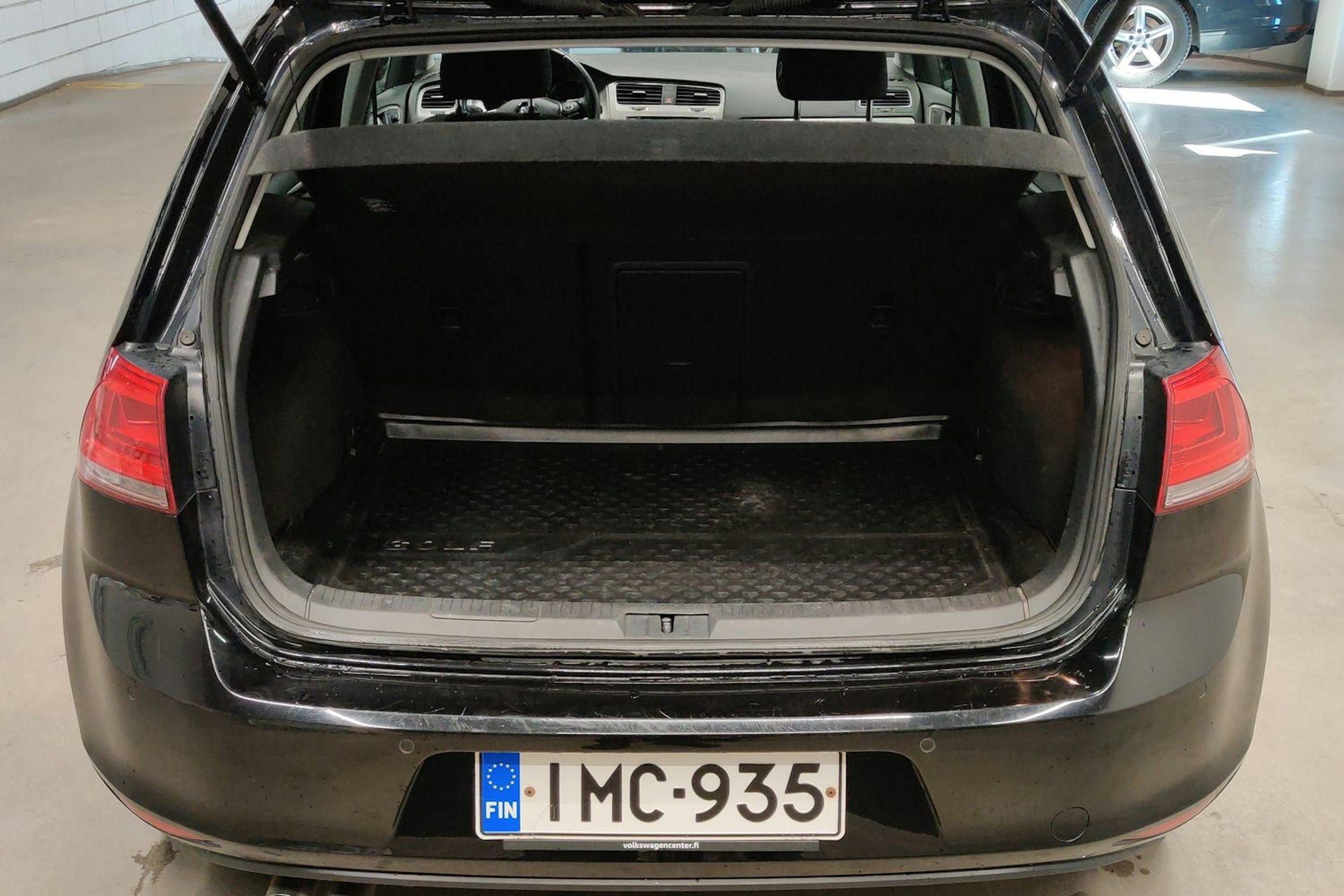 musta Volkswagen Golf 2015 kuva 20.