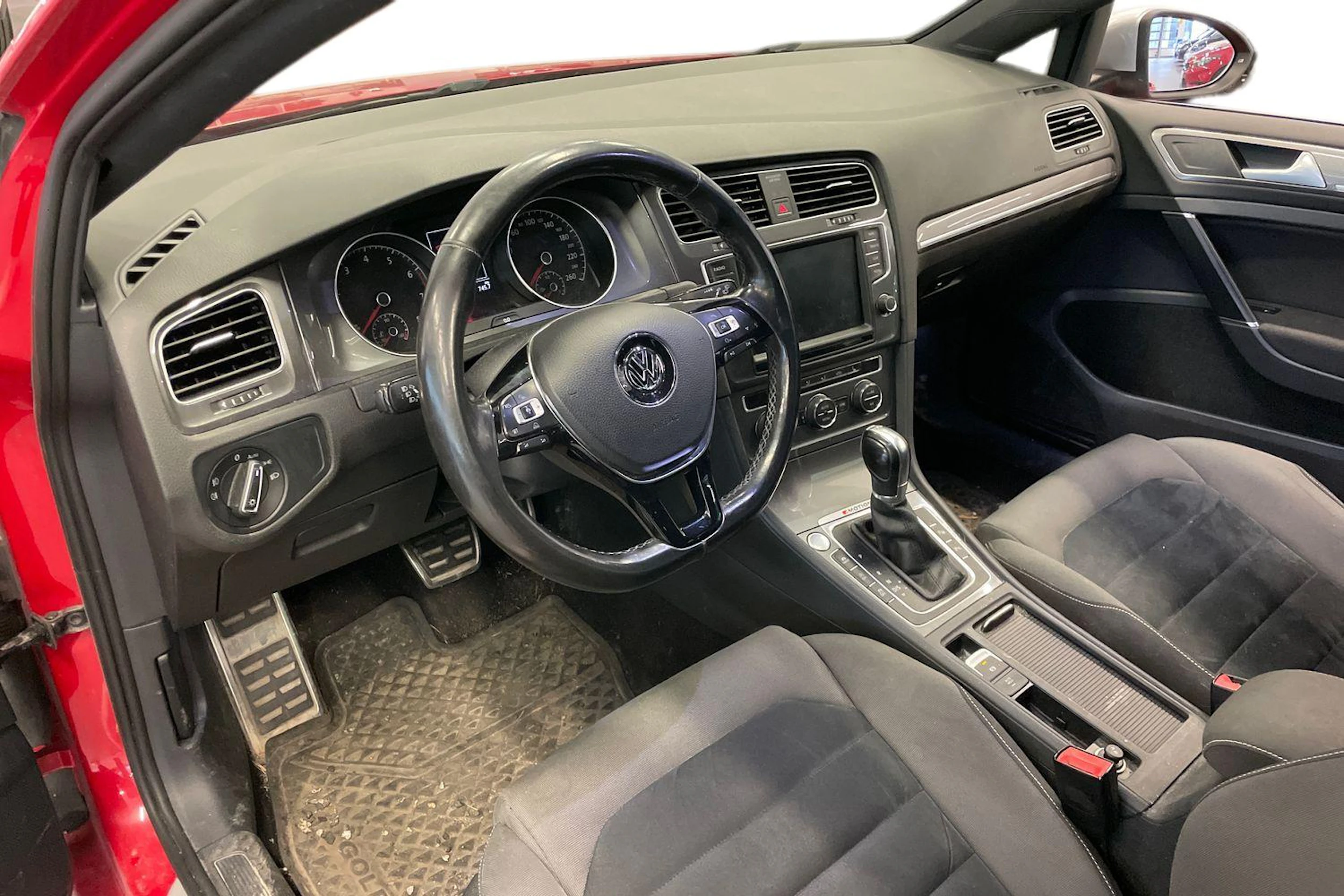 Punainen Volkswagen GOLF 2016 kuva 3.