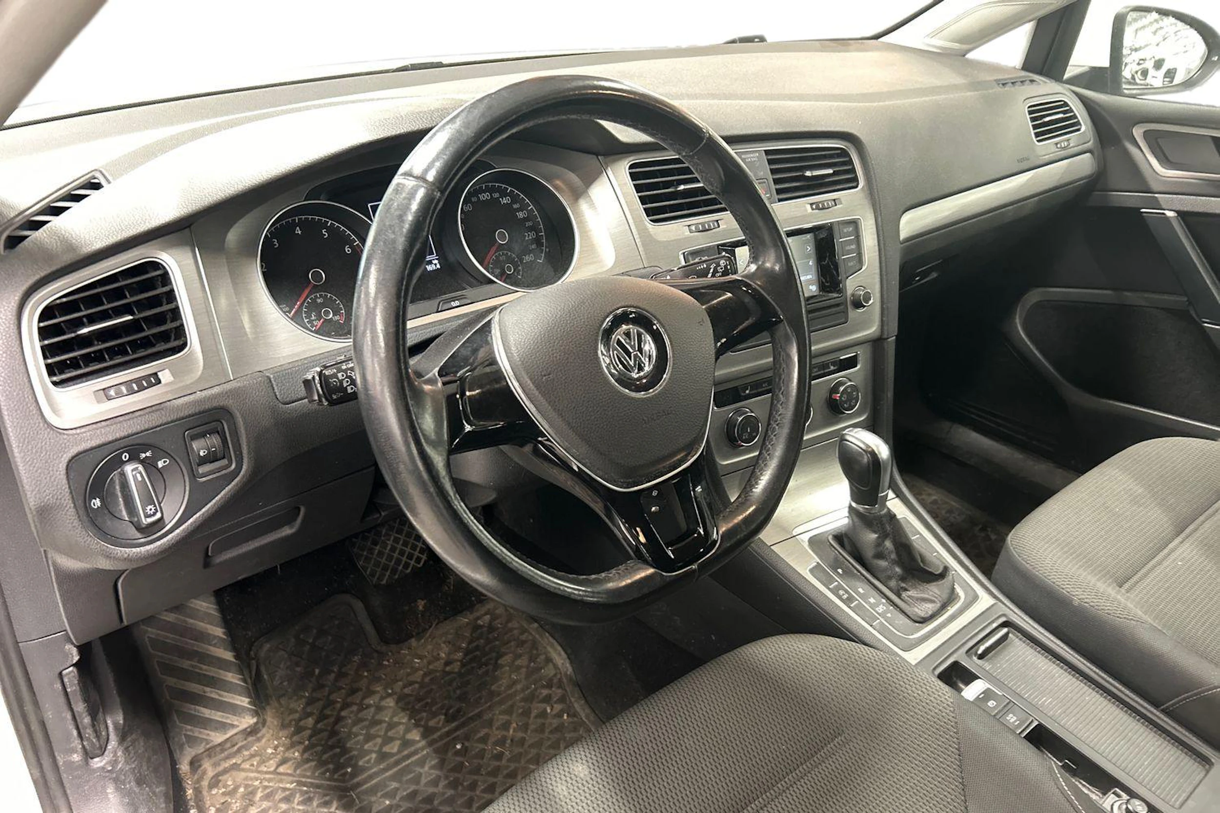 valkoinen Volkswagen Golf 2015 kuva 3.
