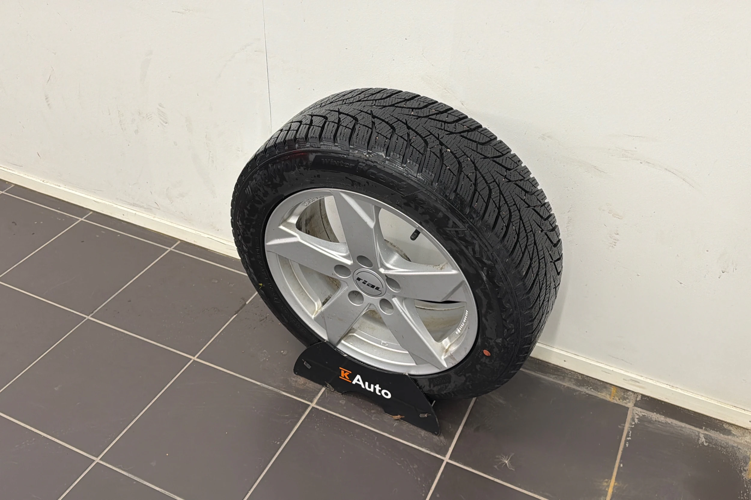 punainen Volkswagen Golf 2015 kuva 10.