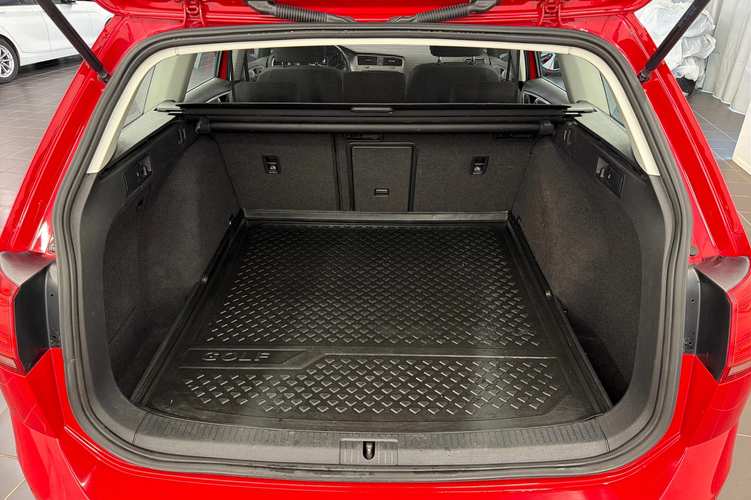 punainen Volkswagen Golf 2015 kuva 11.