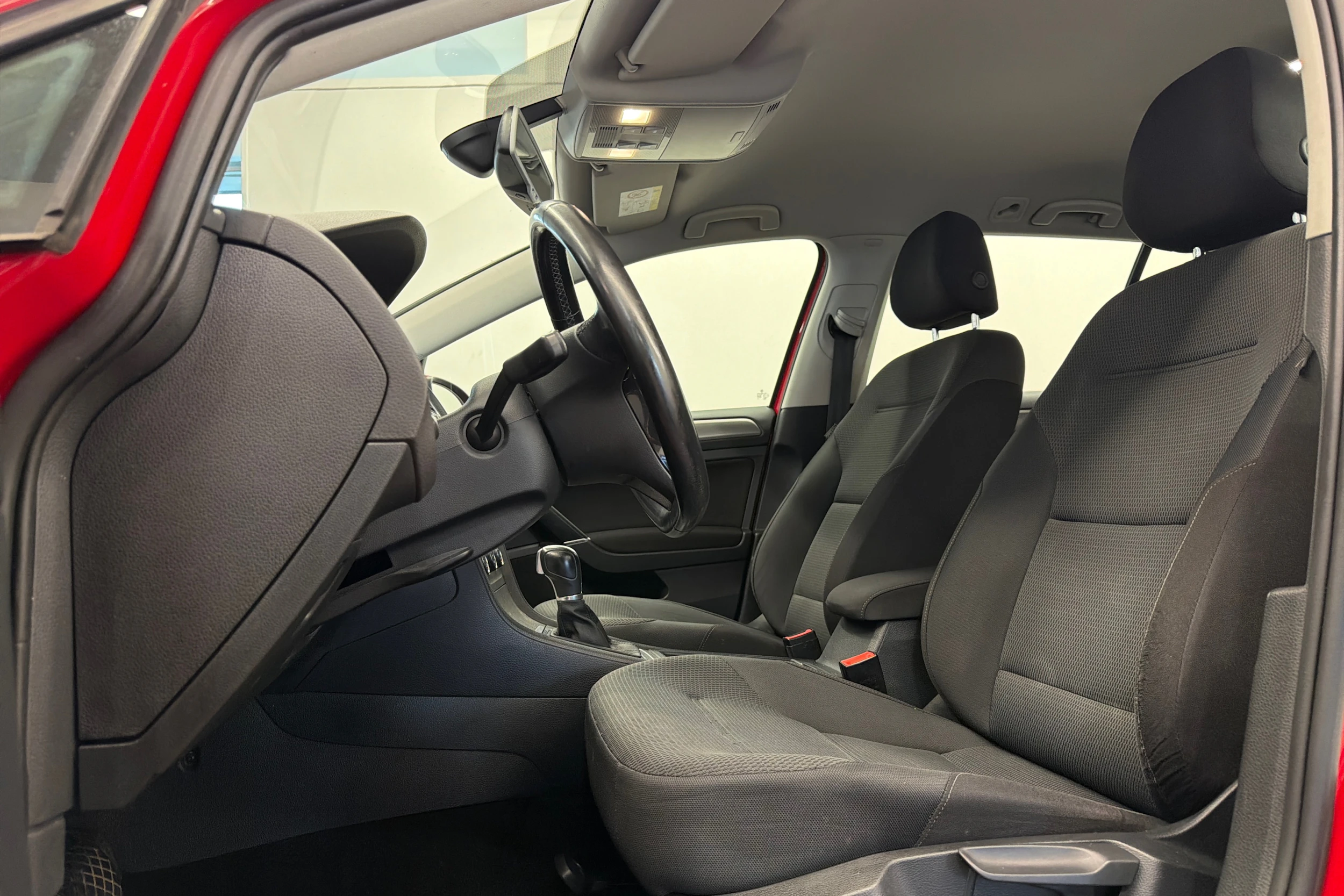 punainen Volkswagen Golf 2015 kuva 12.