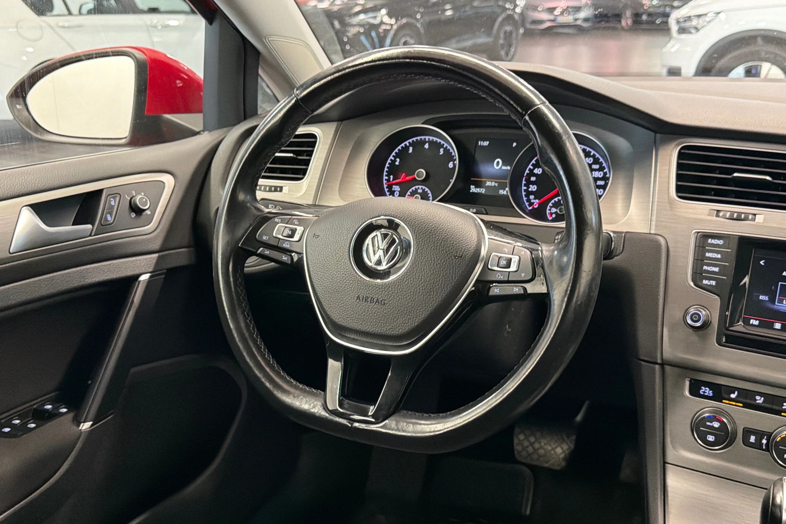 punainen Volkswagen Golf 2015 kuva 13.