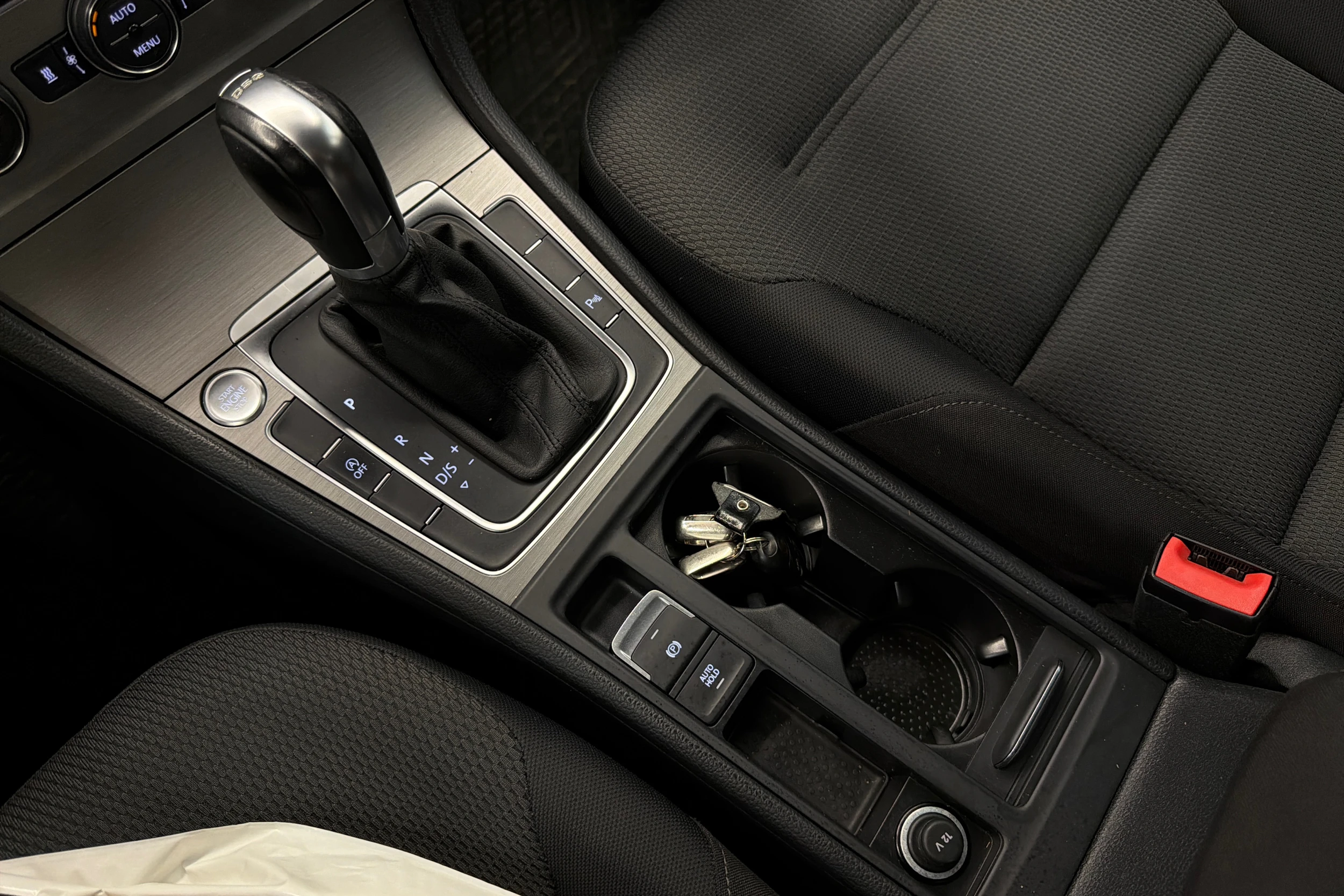 punainen Volkswagen Golf 2015 kuva 19.