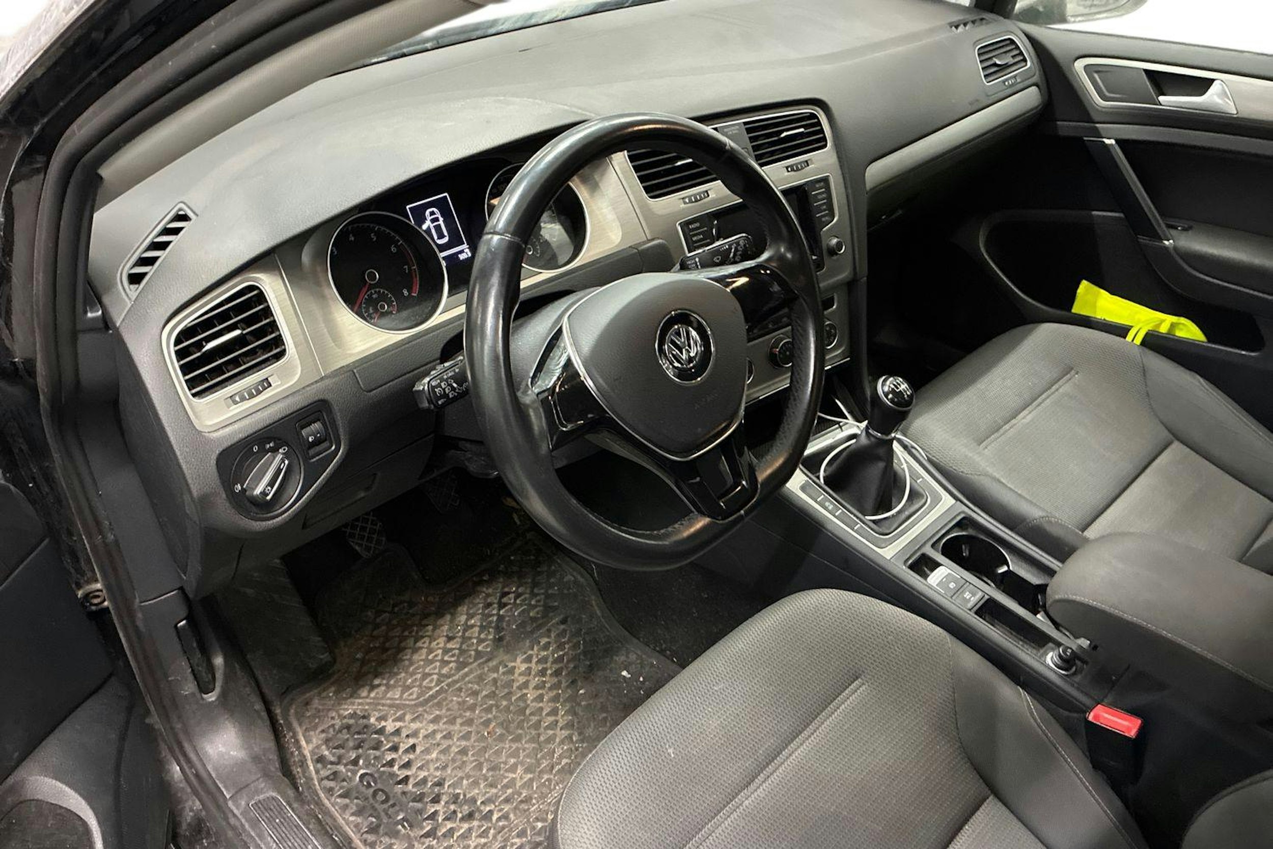 musta Volkswagen Golf 2015 kuva 3.