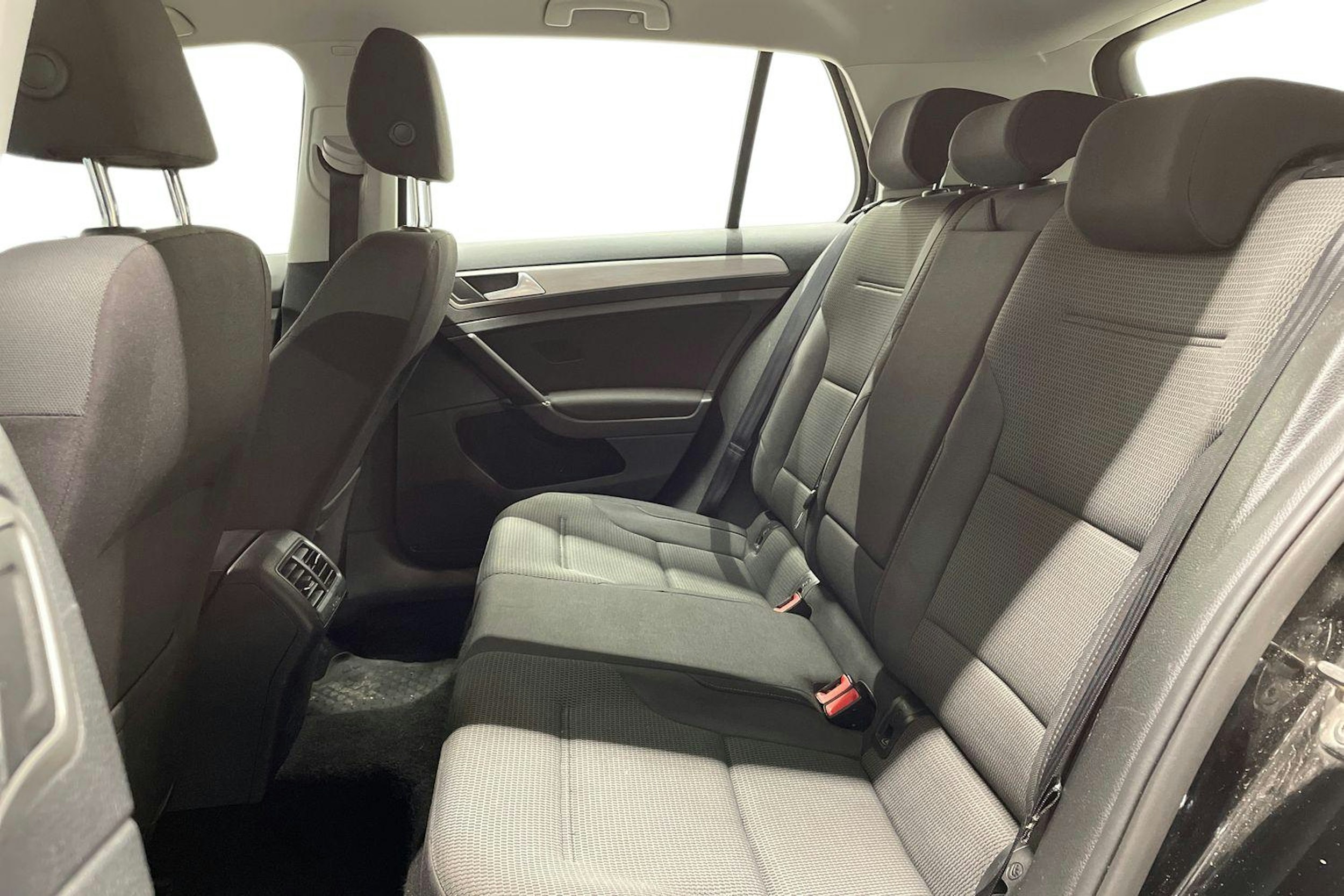 musta Volkswagen Golf 2015 kuva 10.