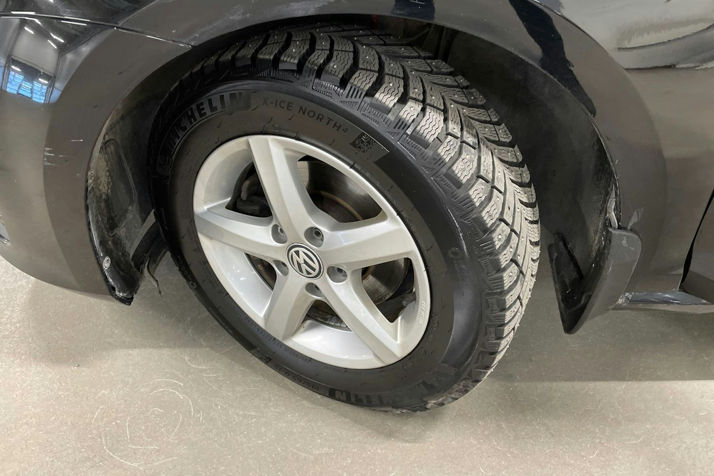 musta Volkswagen Golf 2015 kuva 13.