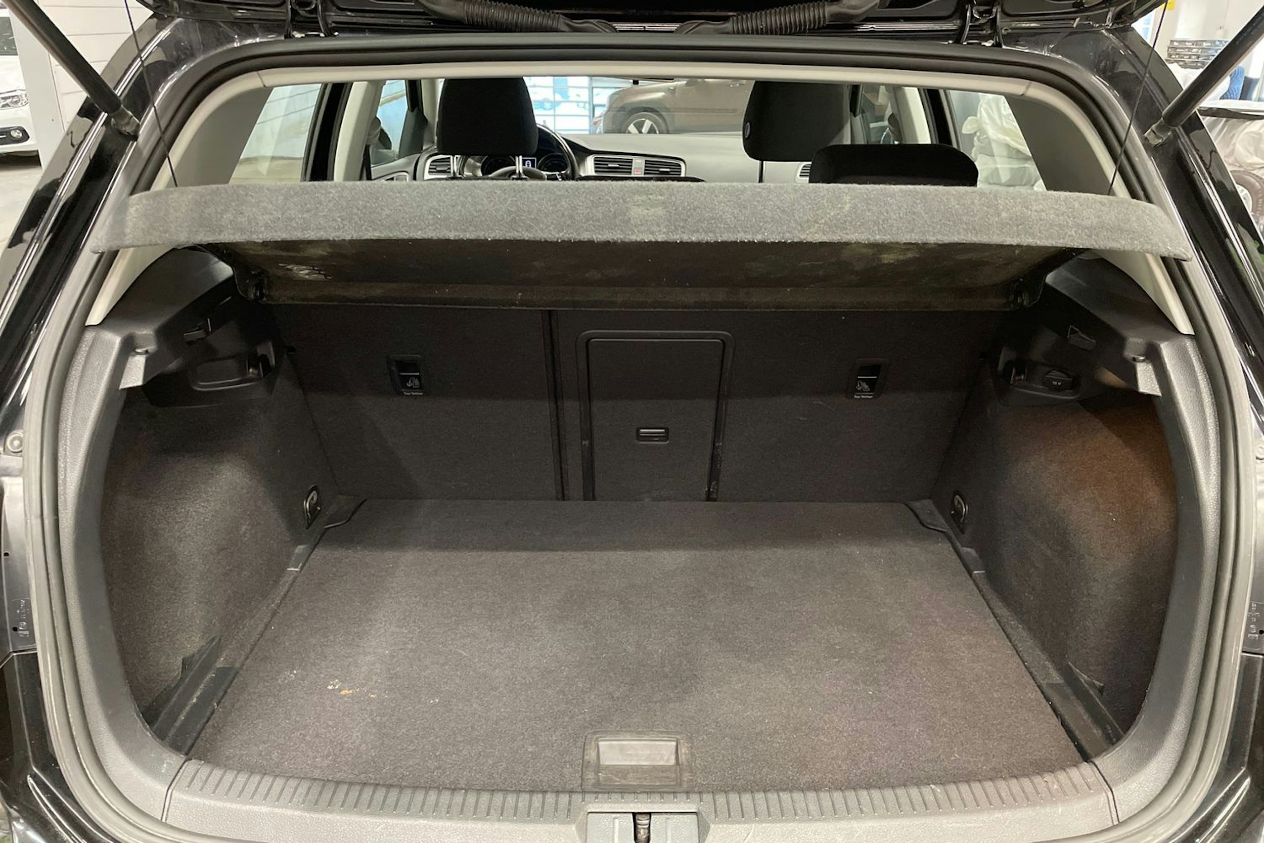 musta Volkswagen Golf 2015 kuva 15.