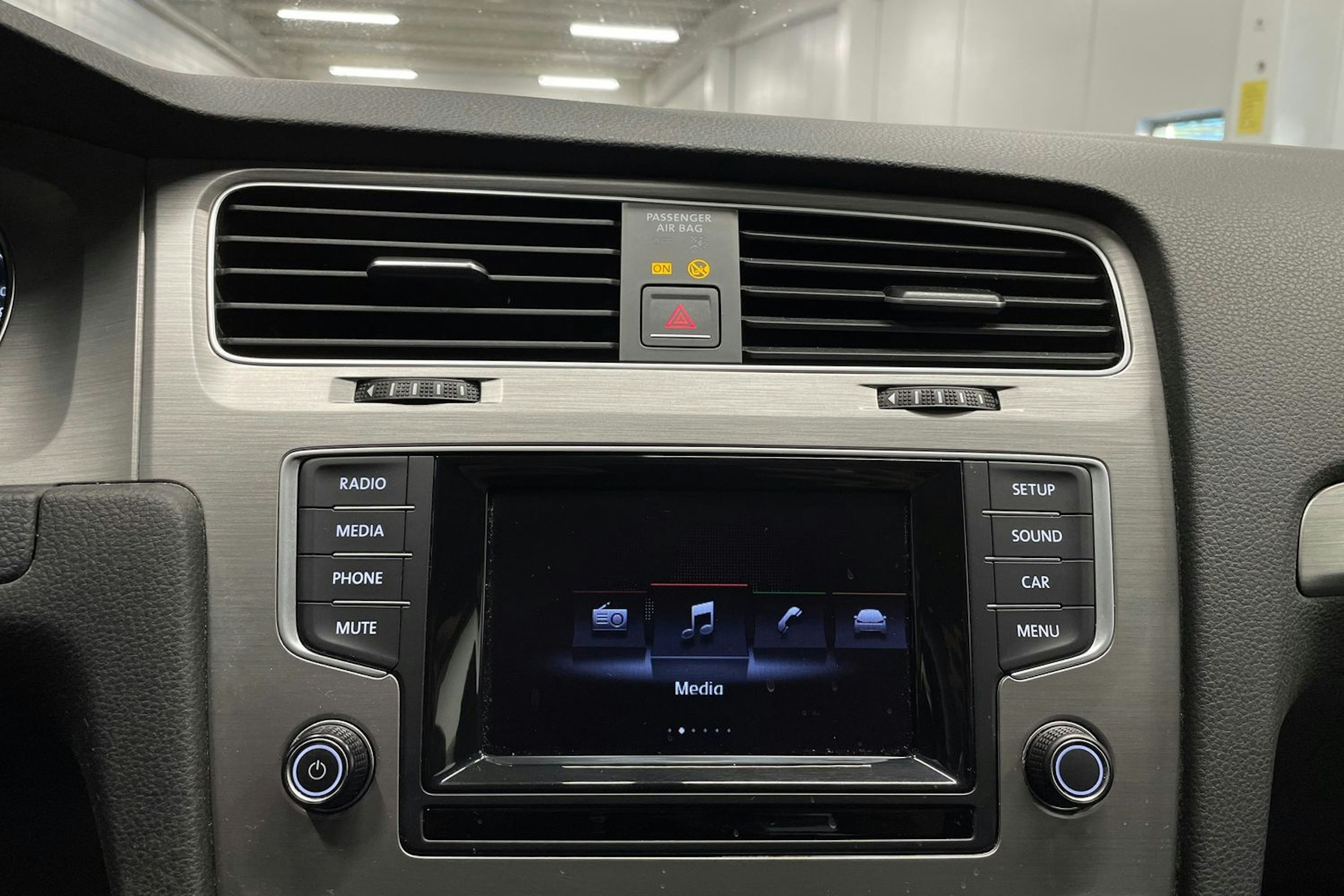 musta Volkswagen Golf 2015 kuva 18.