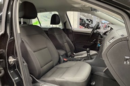 musta Volkswagen Golf 2015 kuva 23.