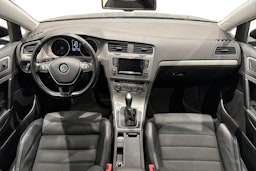 musta Volkswagen Golf 2015 kuva 9.
