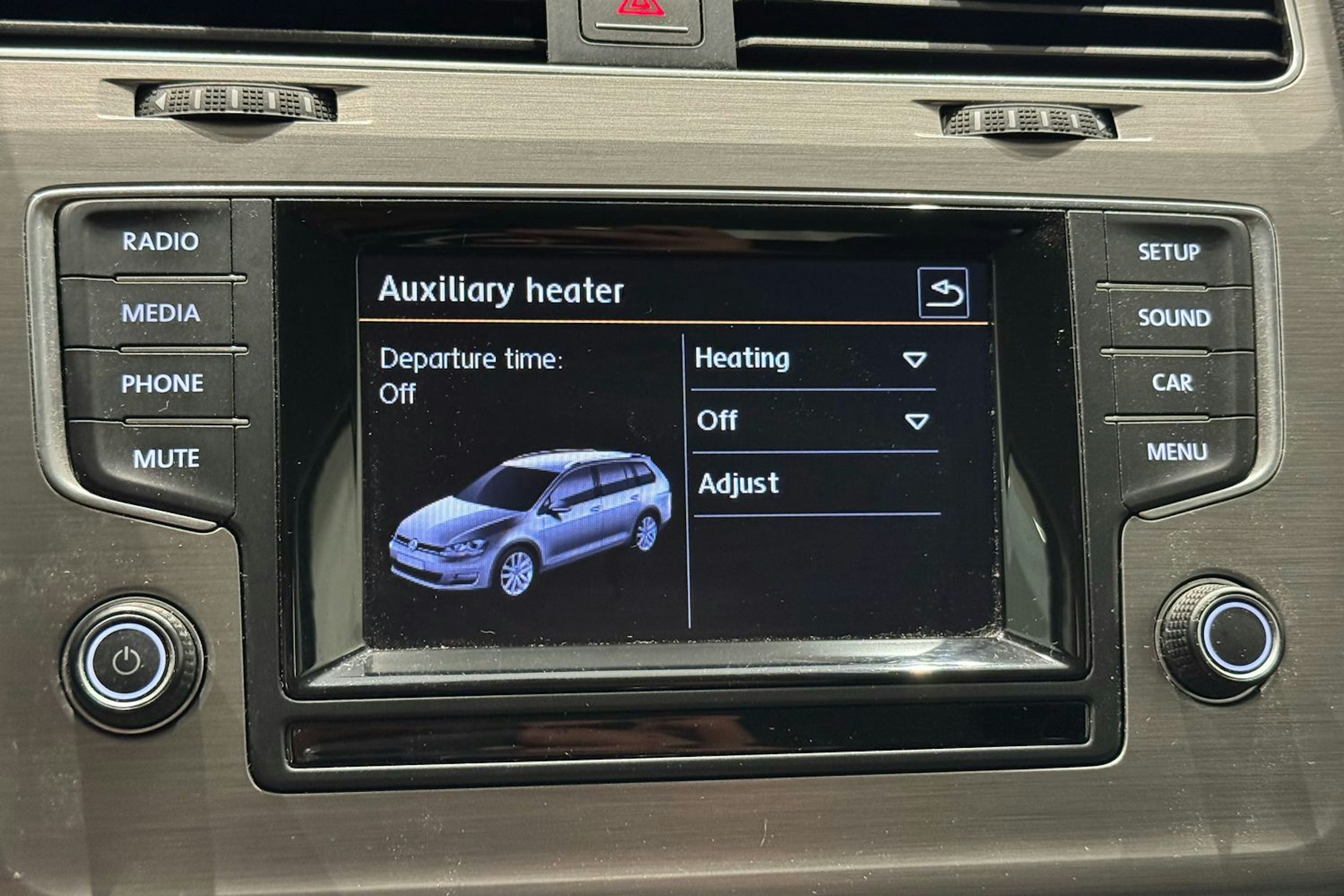 musta Volkswagen Golf 2015 kuva 22.