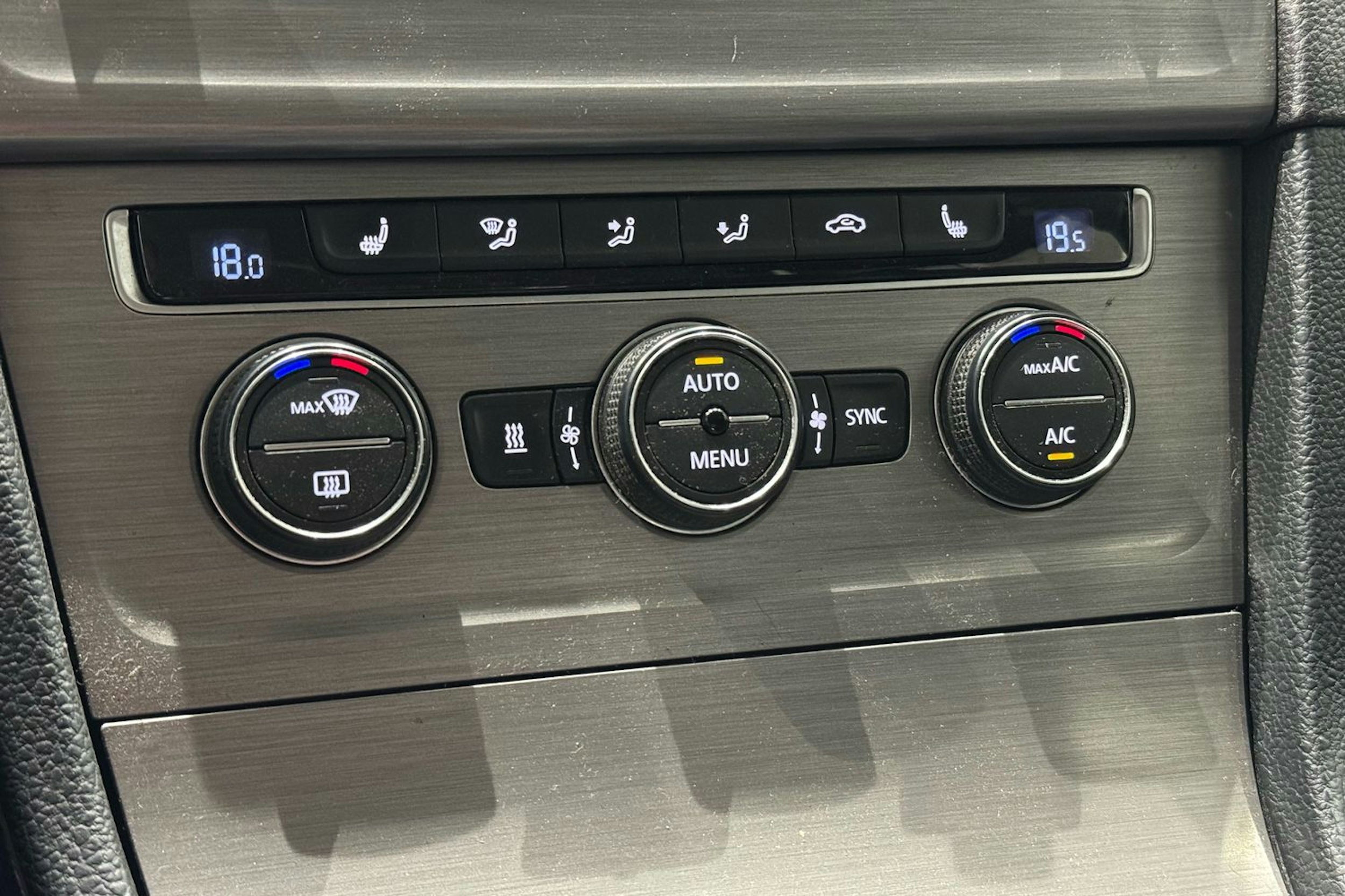 musta Volkswagen Golf 2015 kuva 23.