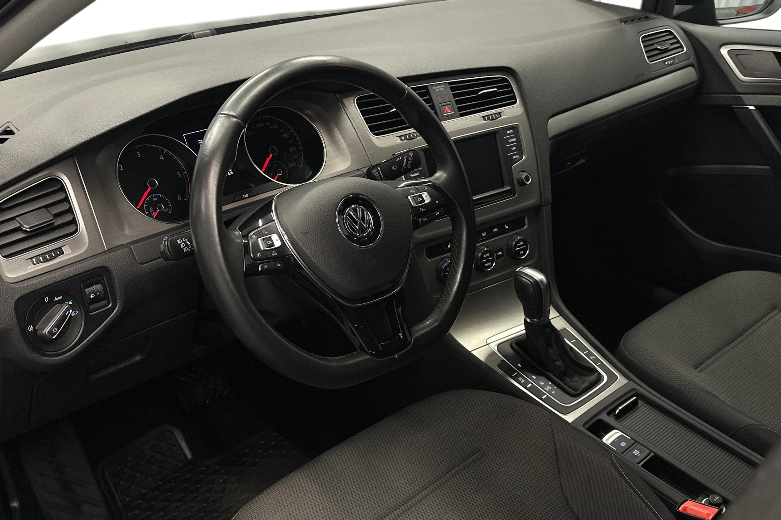 musta Volkswagen Golf 2015 kuva 6.