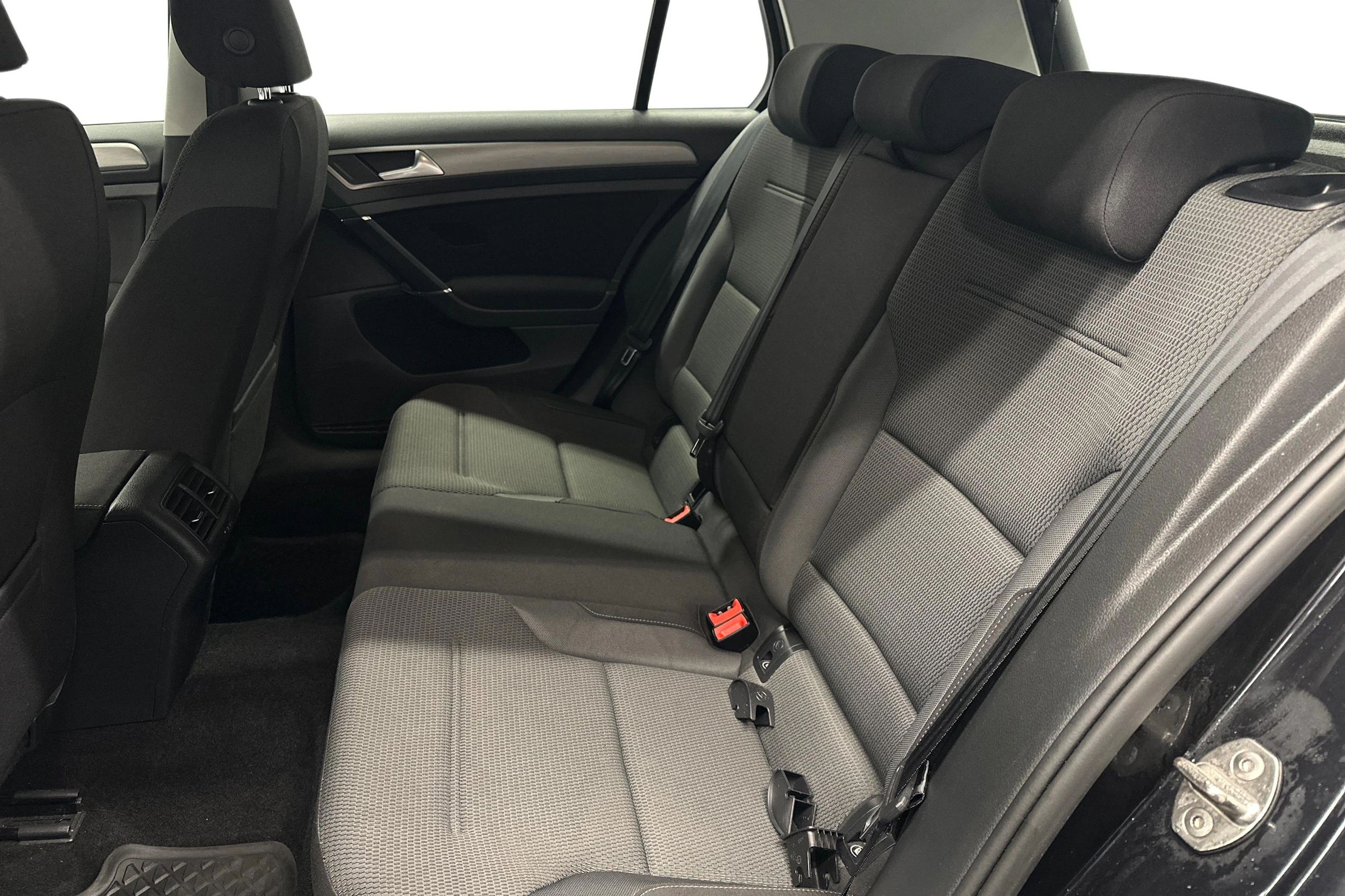 musta Volkswagen Golf 2015 kuva 8.
