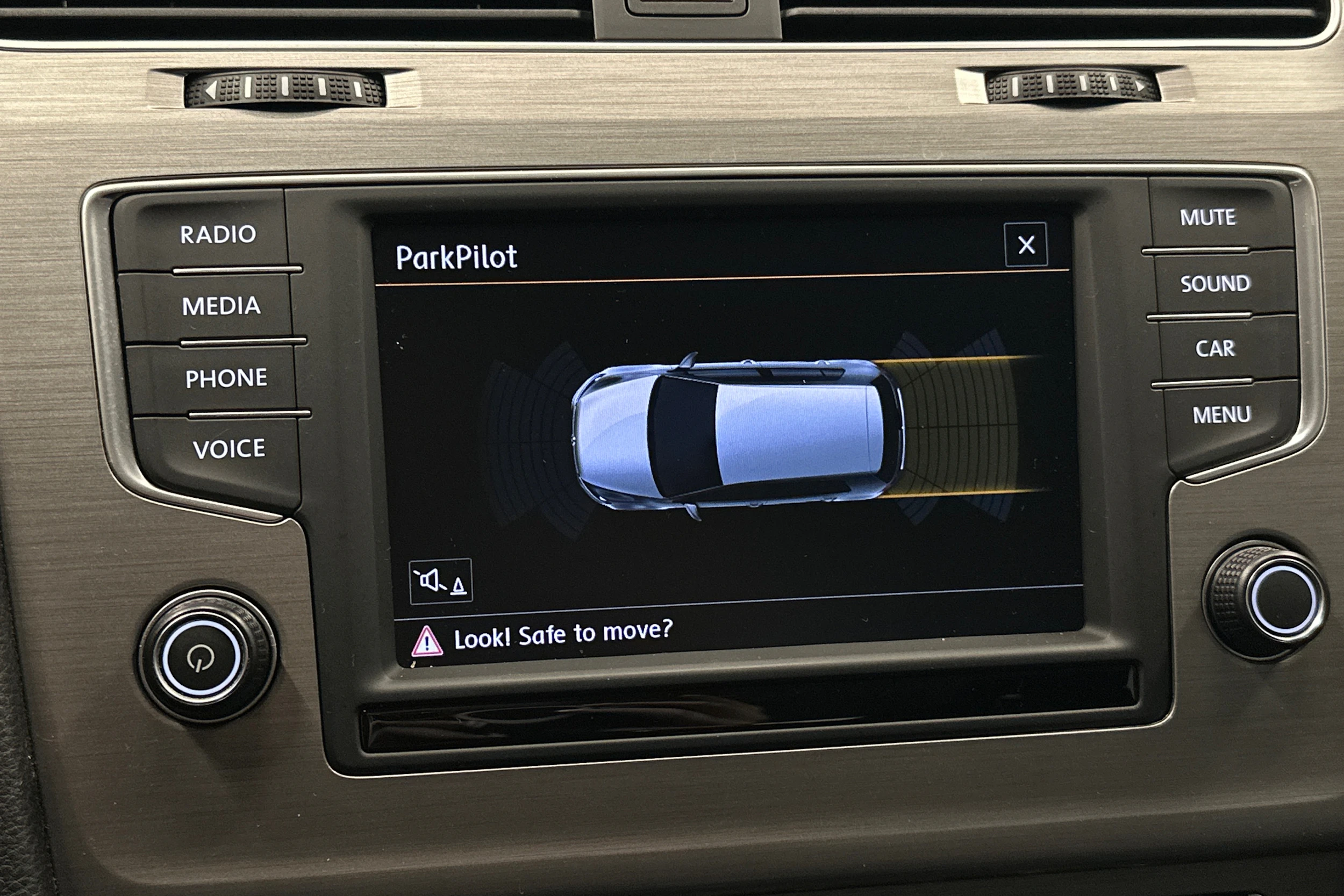 musta Volkswagen Golf 2015 kuva 22.