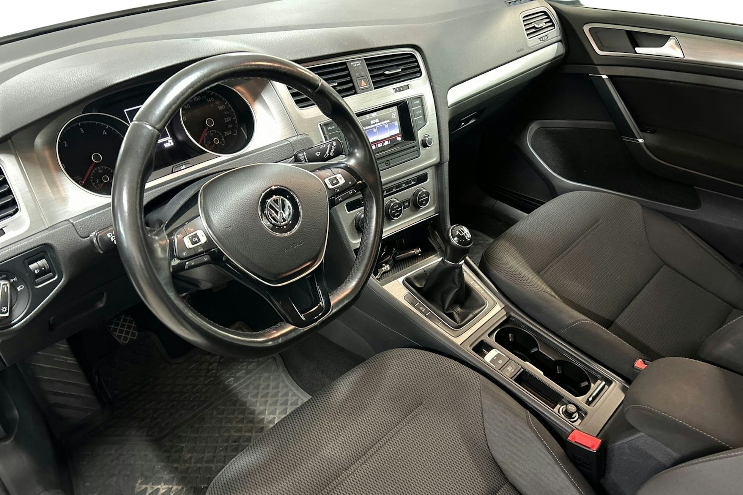 valkoinen Volkswagen Golf 2015 kuva 6.