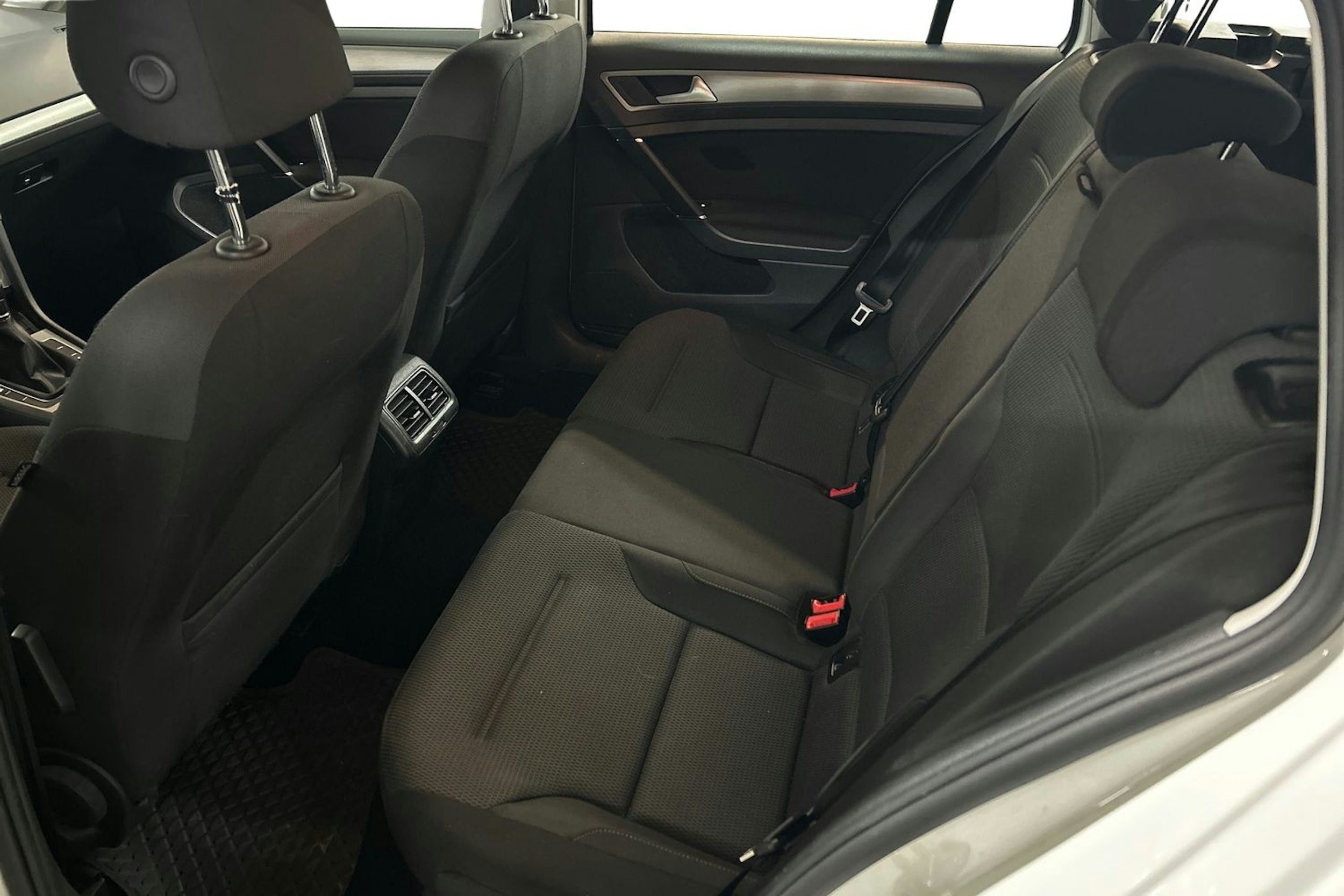 valkoinen Volkswagen Golf 2015 kuva 8.