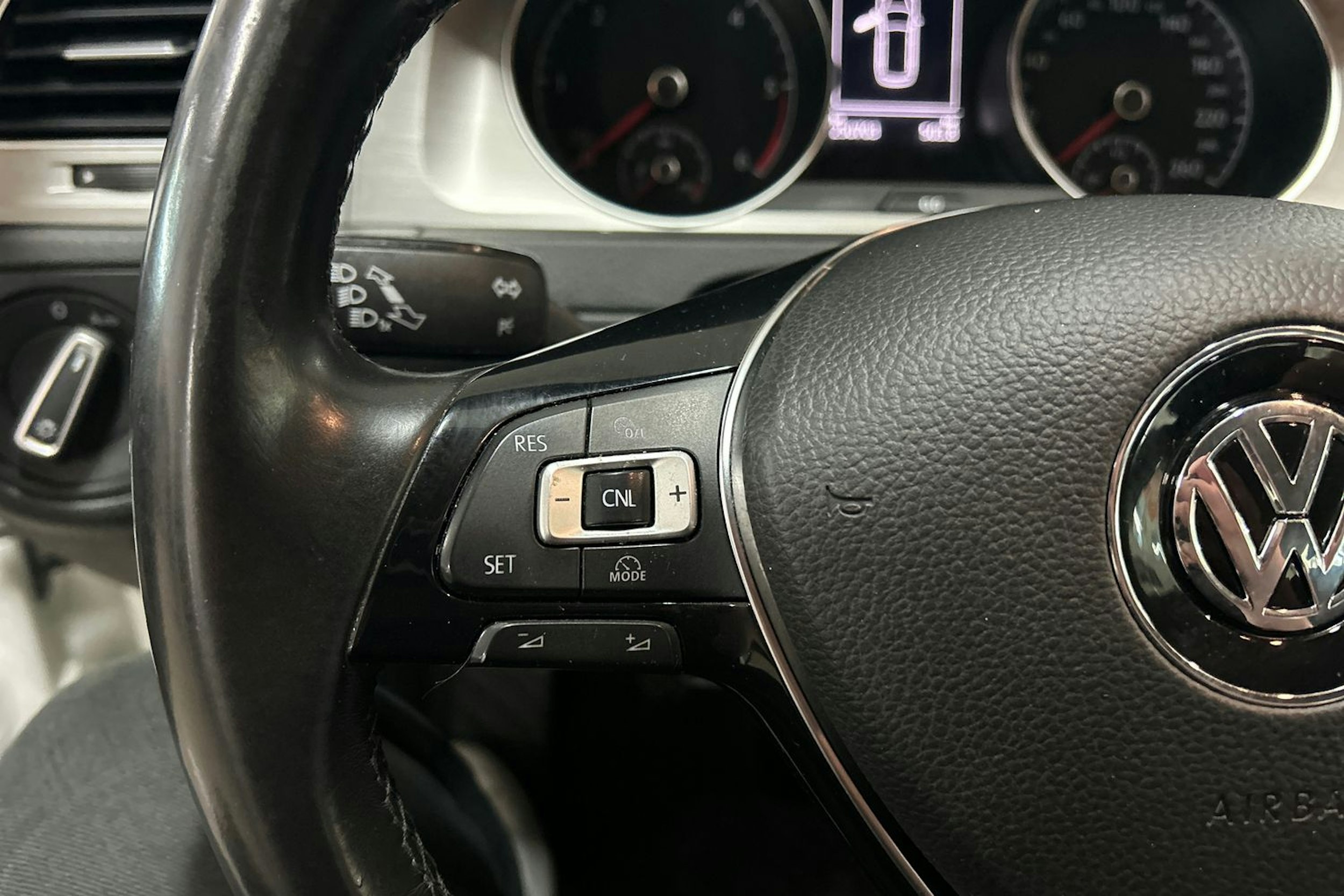 valkoinen Volkswagen Golf 2015 kuva 13.