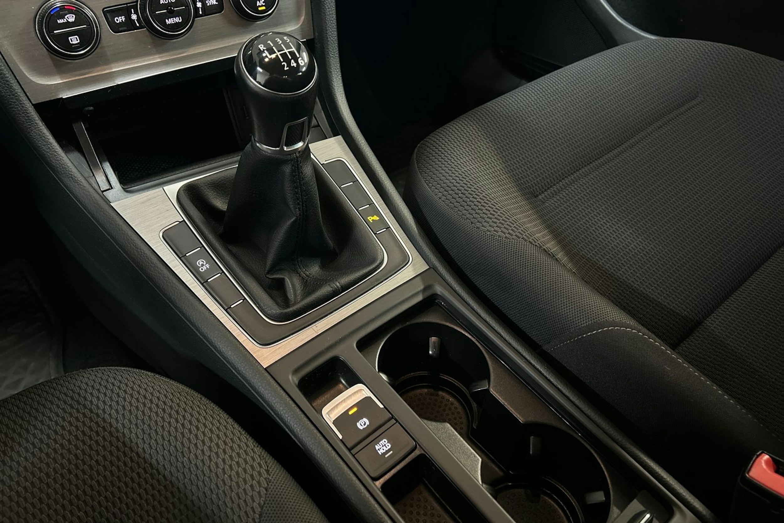 valkoinen Volkswagen Golf 2015 kuva 21.