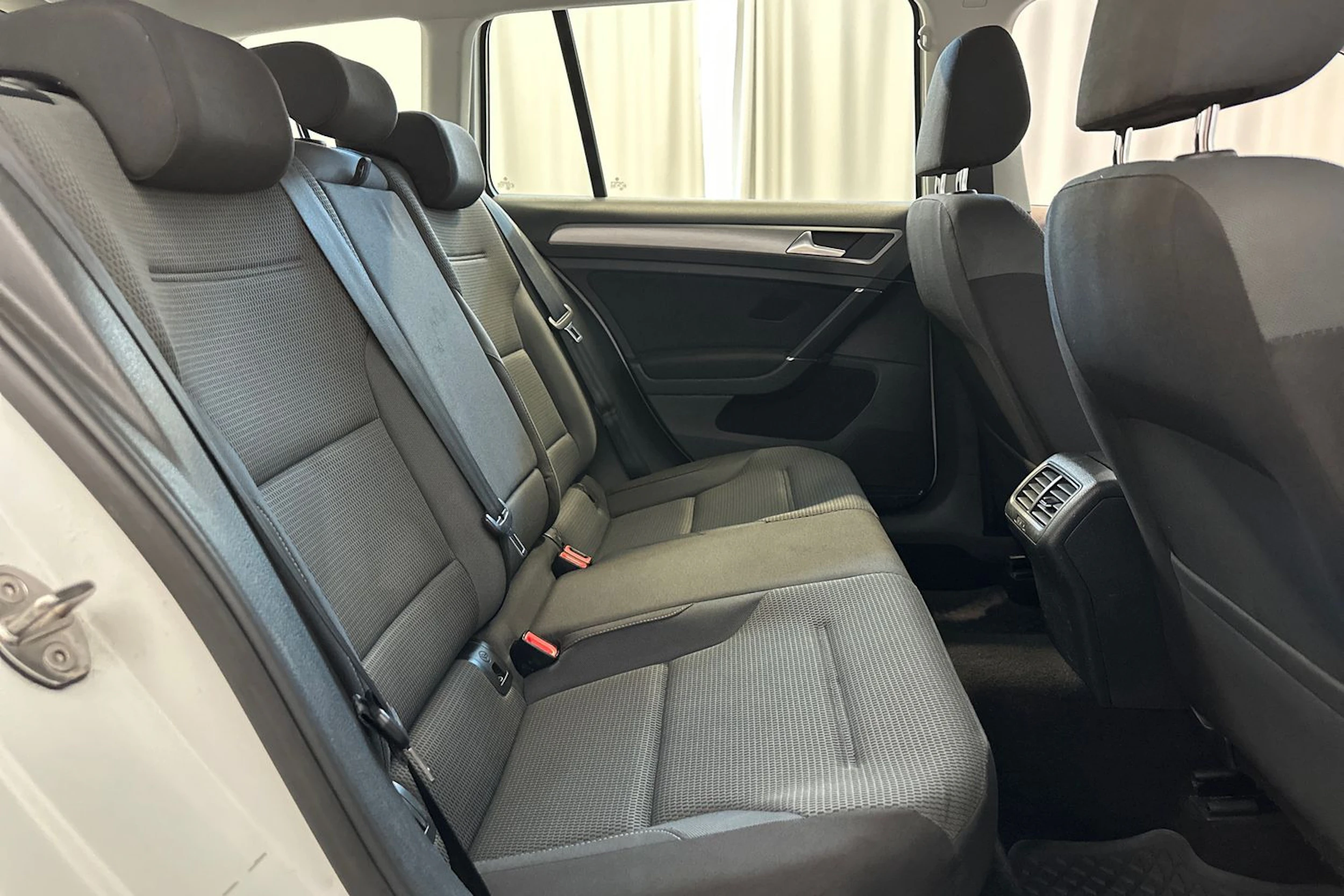 valkoinen Volkswagen Golf 2015 kuva 10.