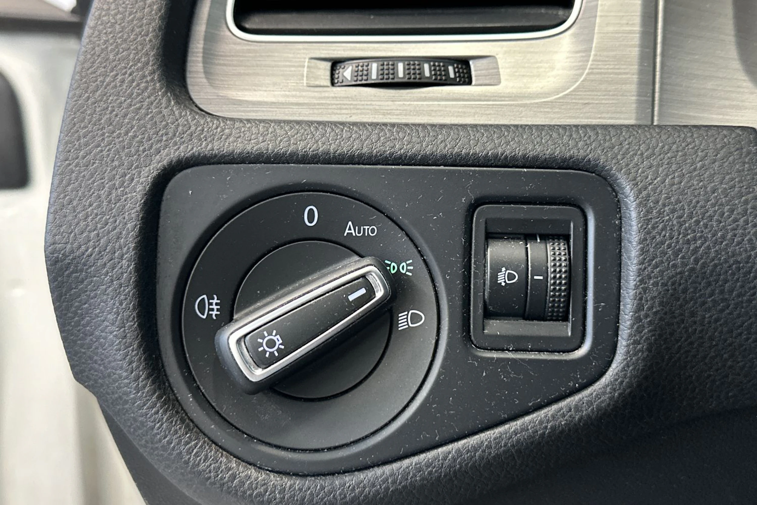 valkoinen Volkswagen Golf 2015 kuva 15.