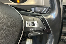 valkoinen Volkswagen Golf 2015 kuva 17.