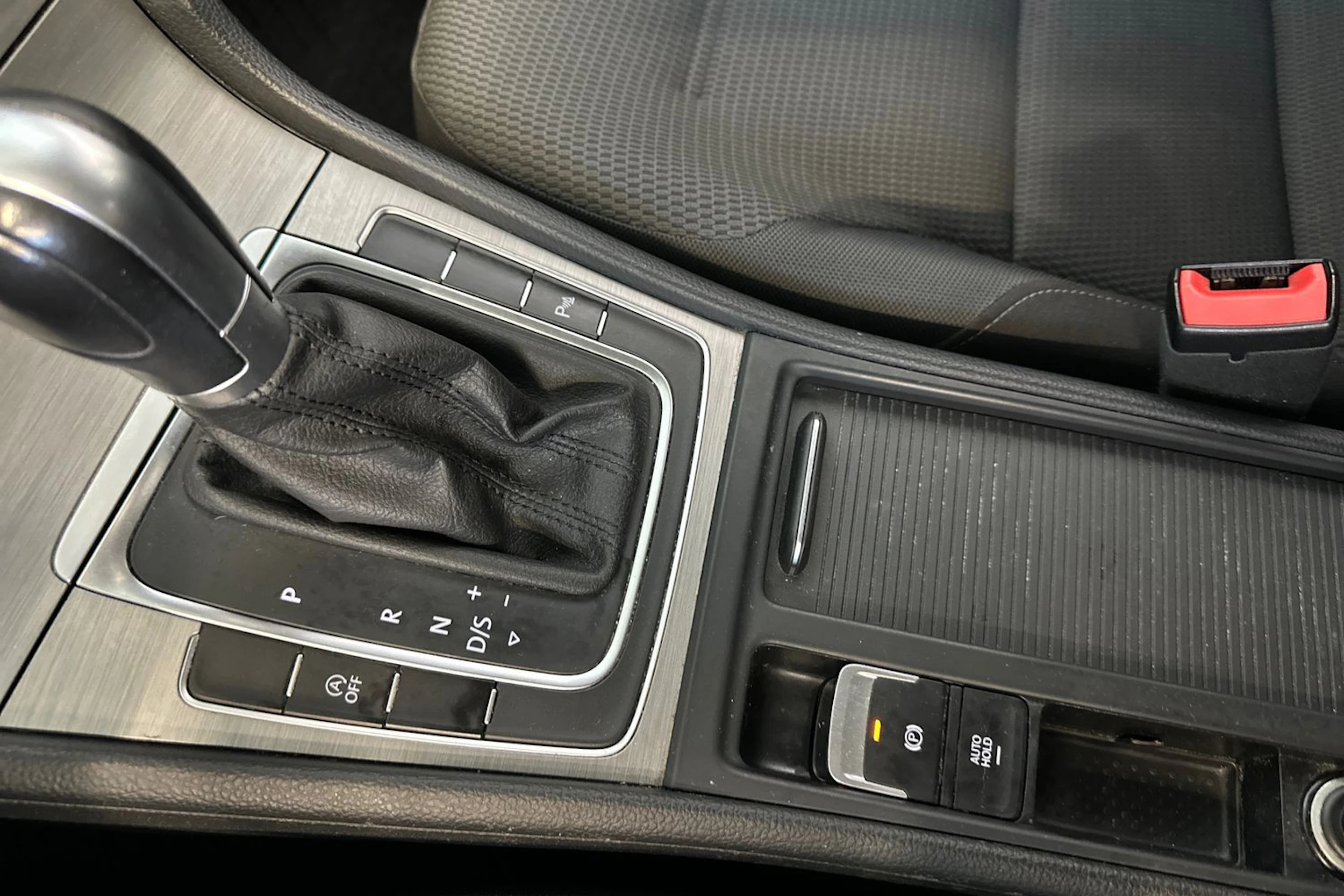 valkoinen Volkswagen Golf 2015 kuva 19.