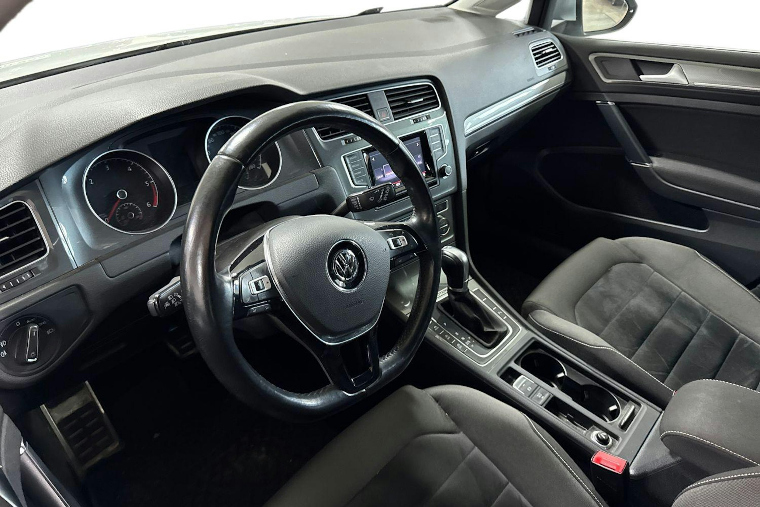 valkoinen Volkswagen Golf 2015 kuva 3.