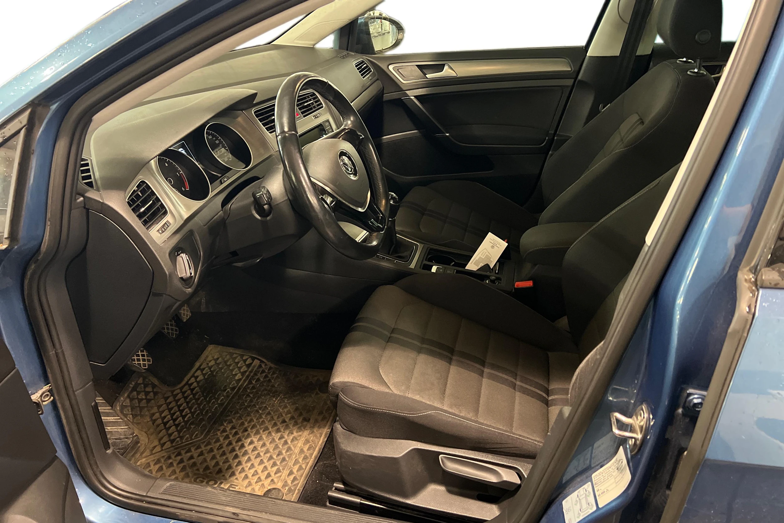 Sininen Volkswagen GOLF 2015 kuva 3.