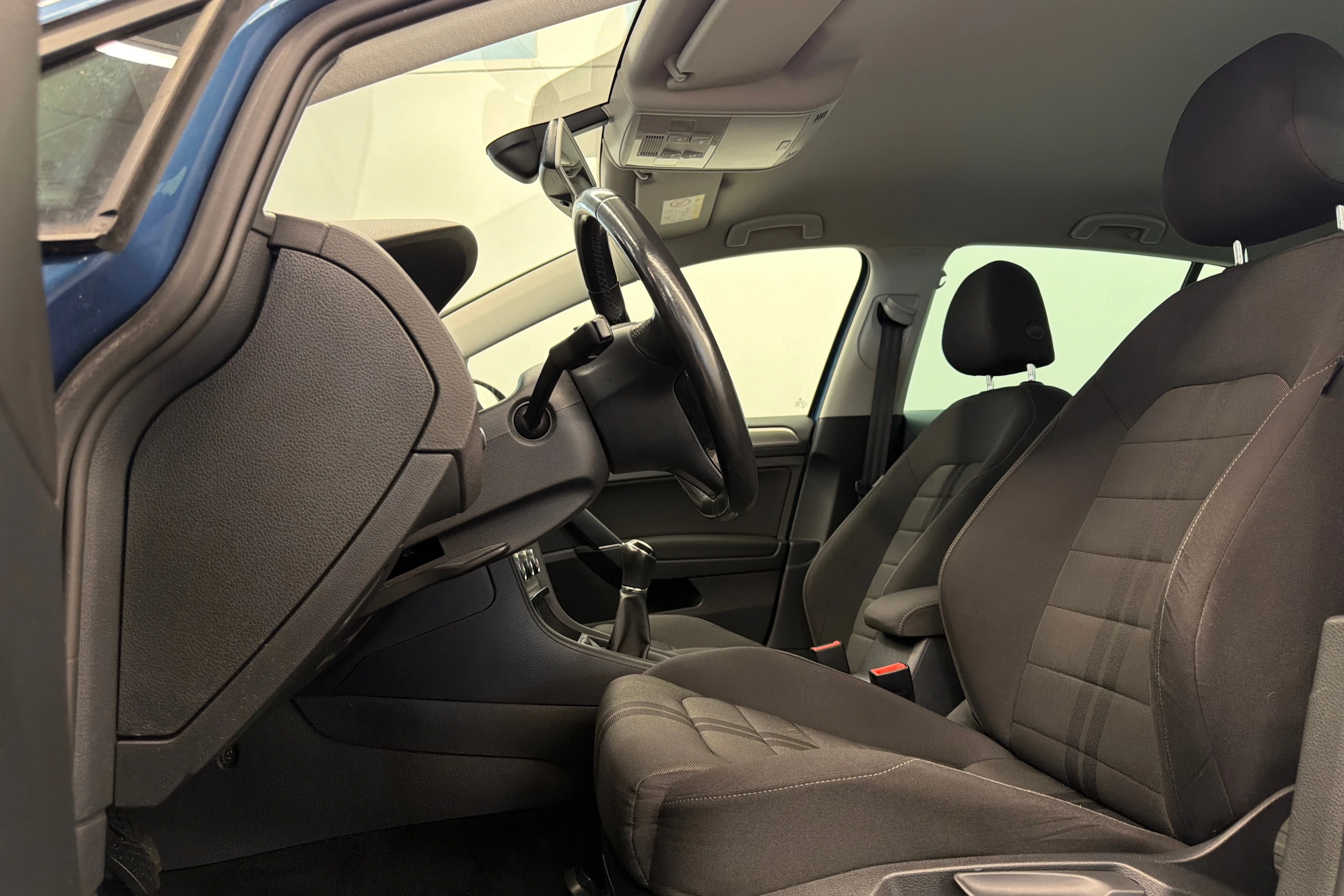 Sininen Volkswagen GOLF 2015 kuva 11.