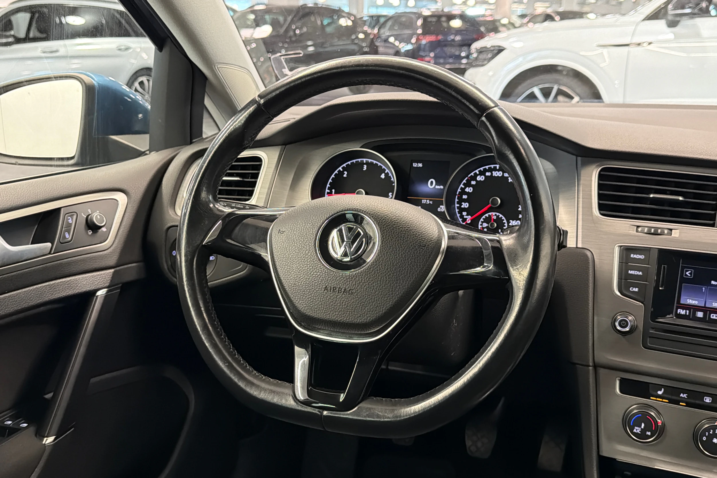 Sininen Volkswagen GOLF 2015 kuva 12.