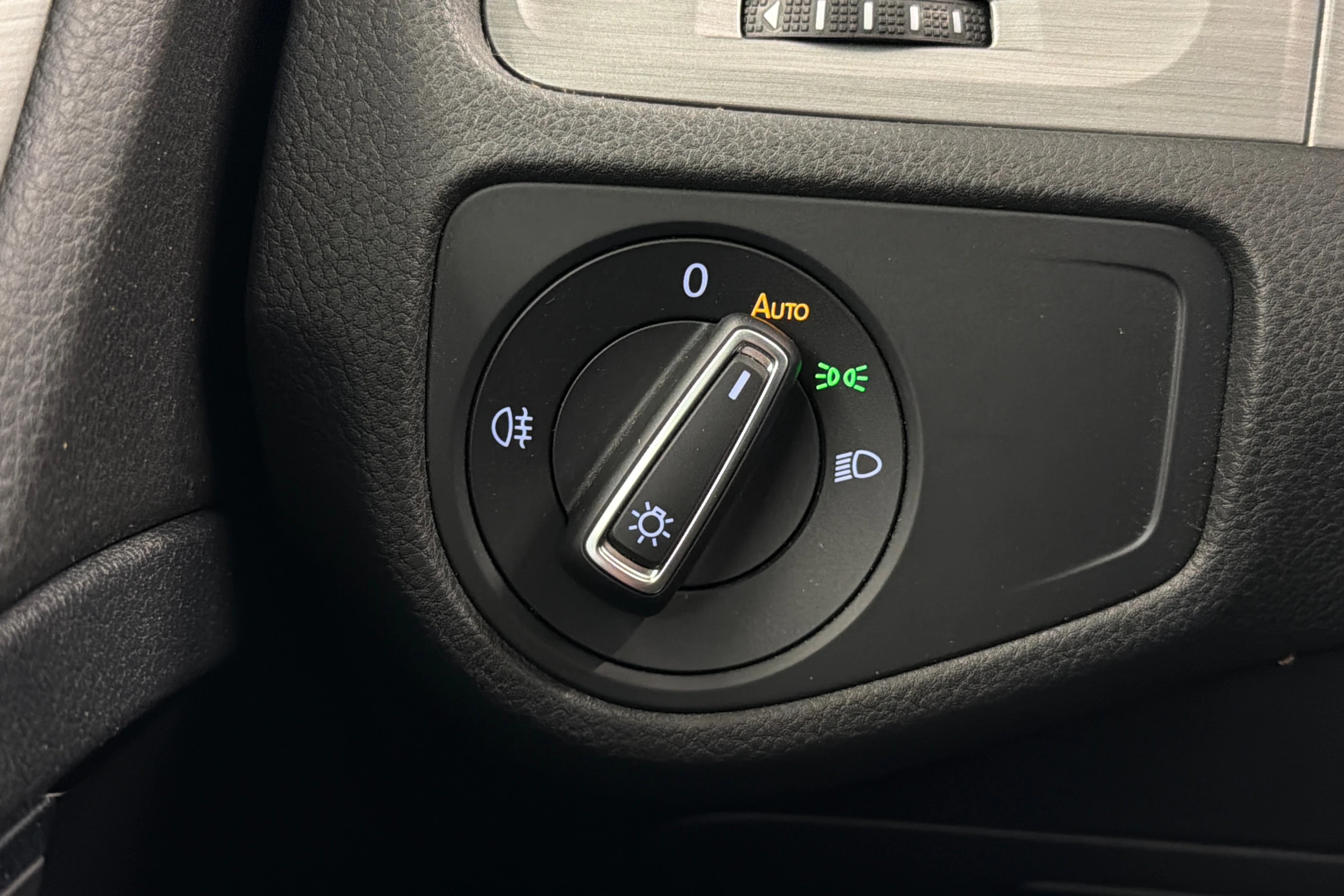 Sininen Volkswagen GOLF 2015 kuva 15.