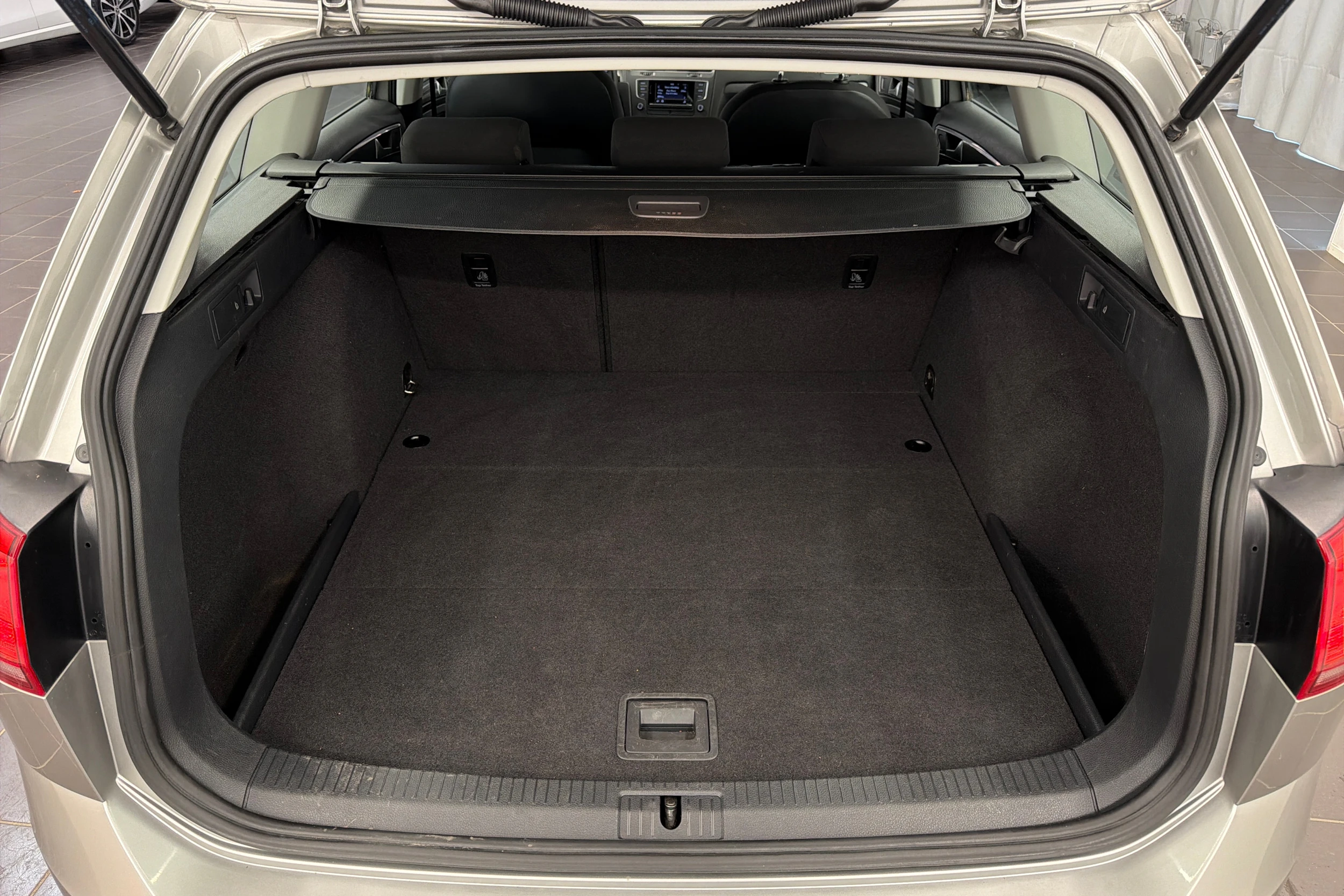 harmaa Volkswagen Golf 2015 kuva 11.