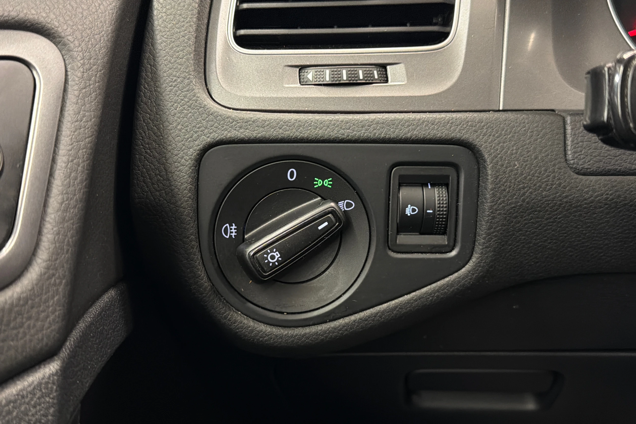 harmaa Volkswagen Golf 2015 kuva 14.
