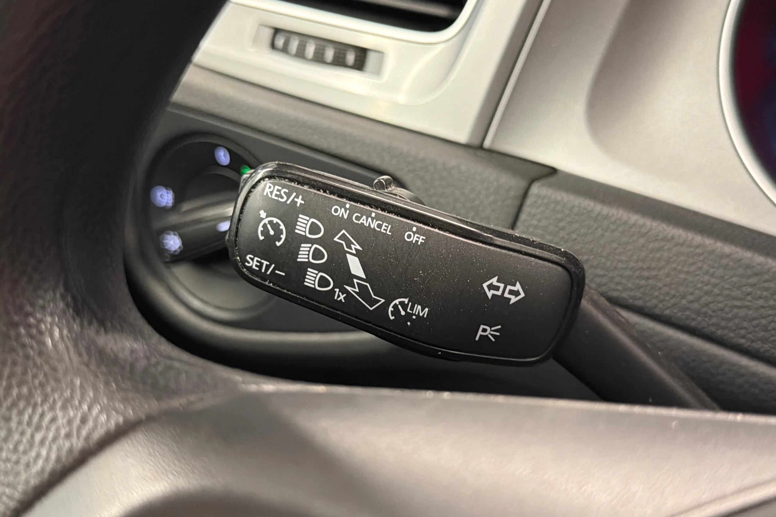 harmaa Volkswagen Golf 2015 kuva 18.