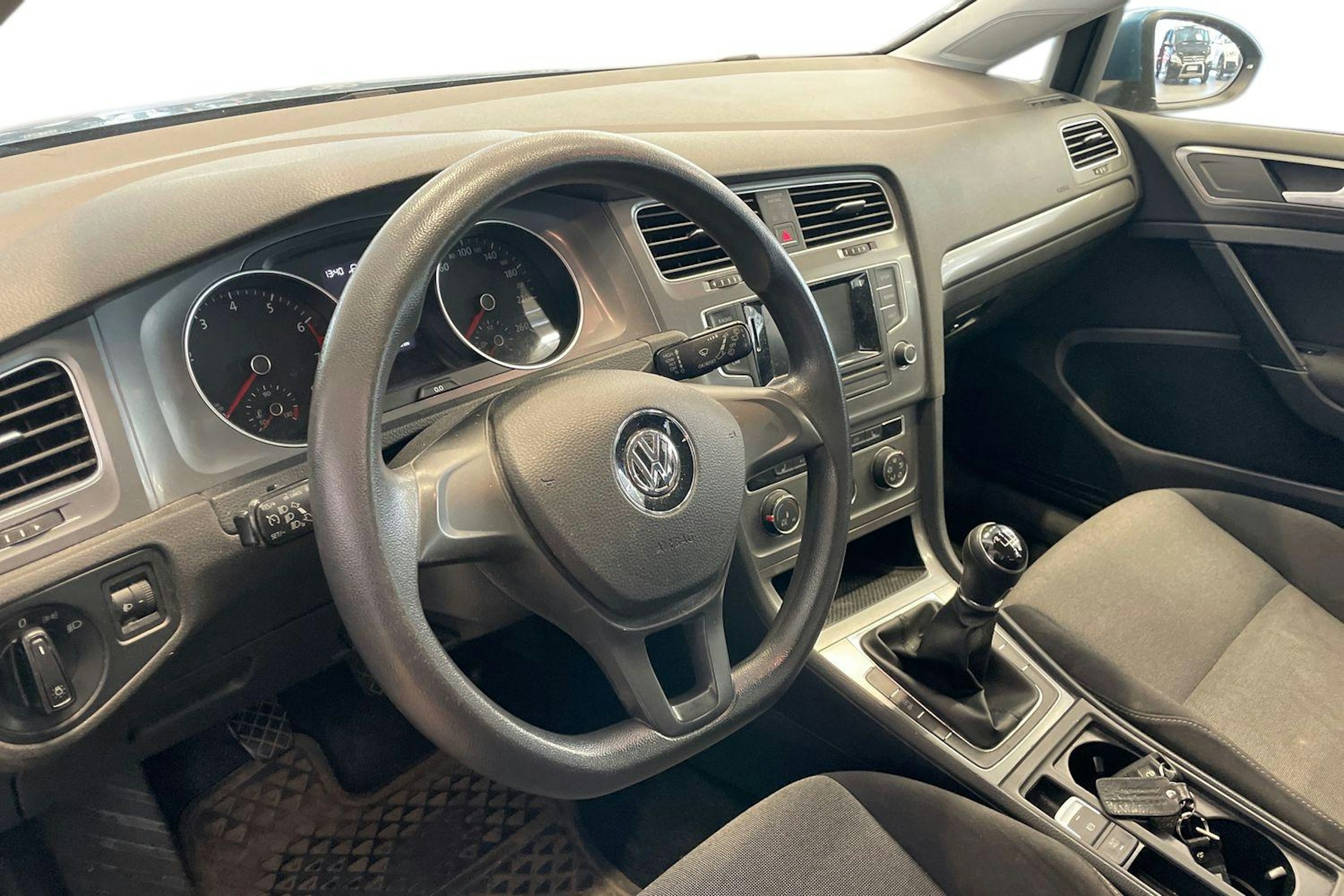Sininen Volkswagen GOLF 2015 kuva 3.