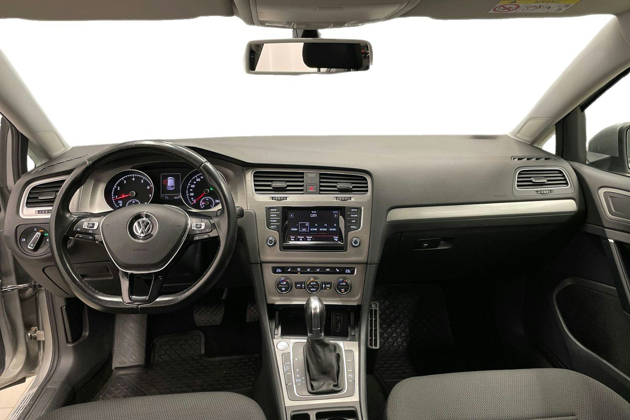 harmaa Volkswagen Golf 2015 kuva 7.