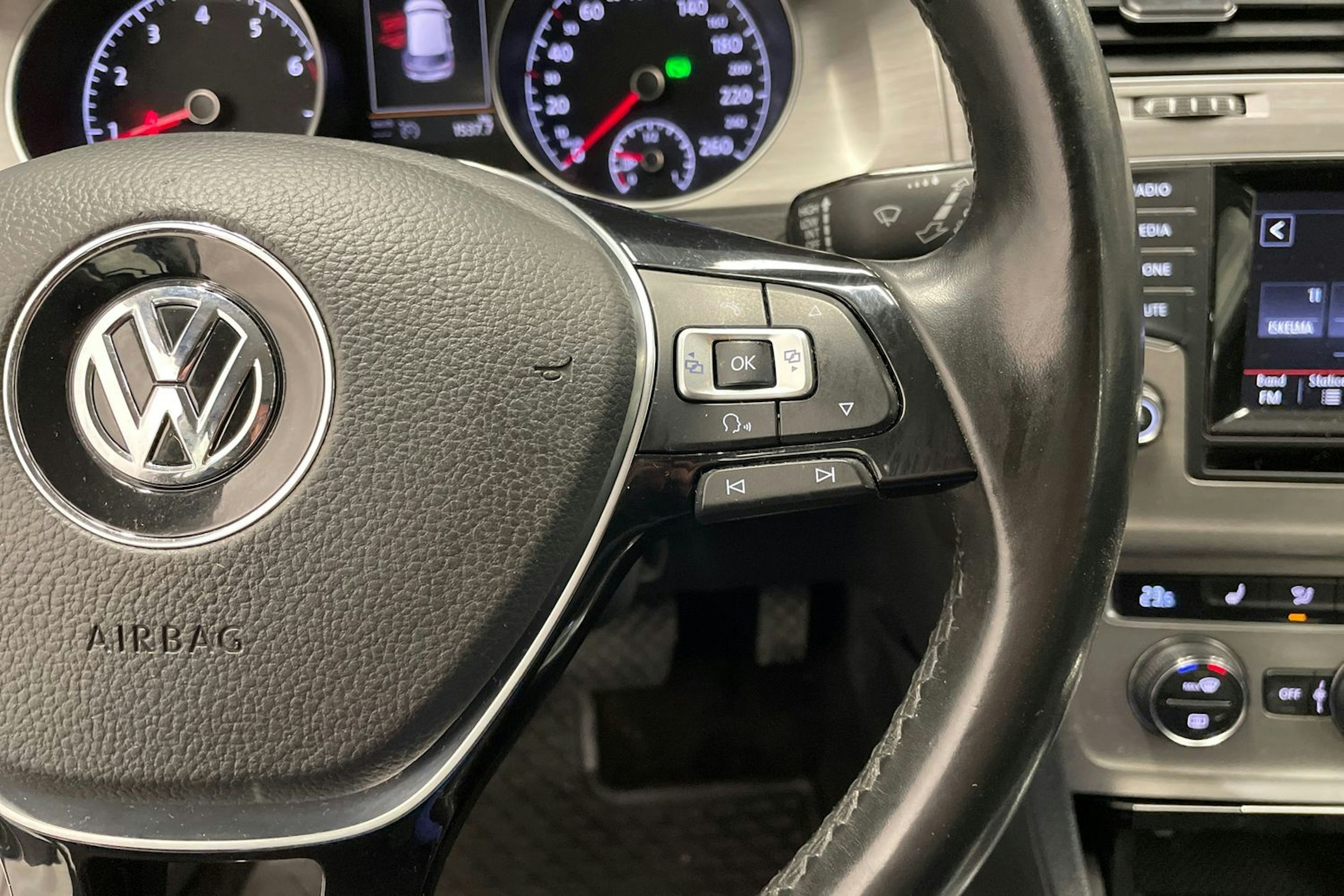 harmaa Volkswagen Golf 2015 kuva 12.