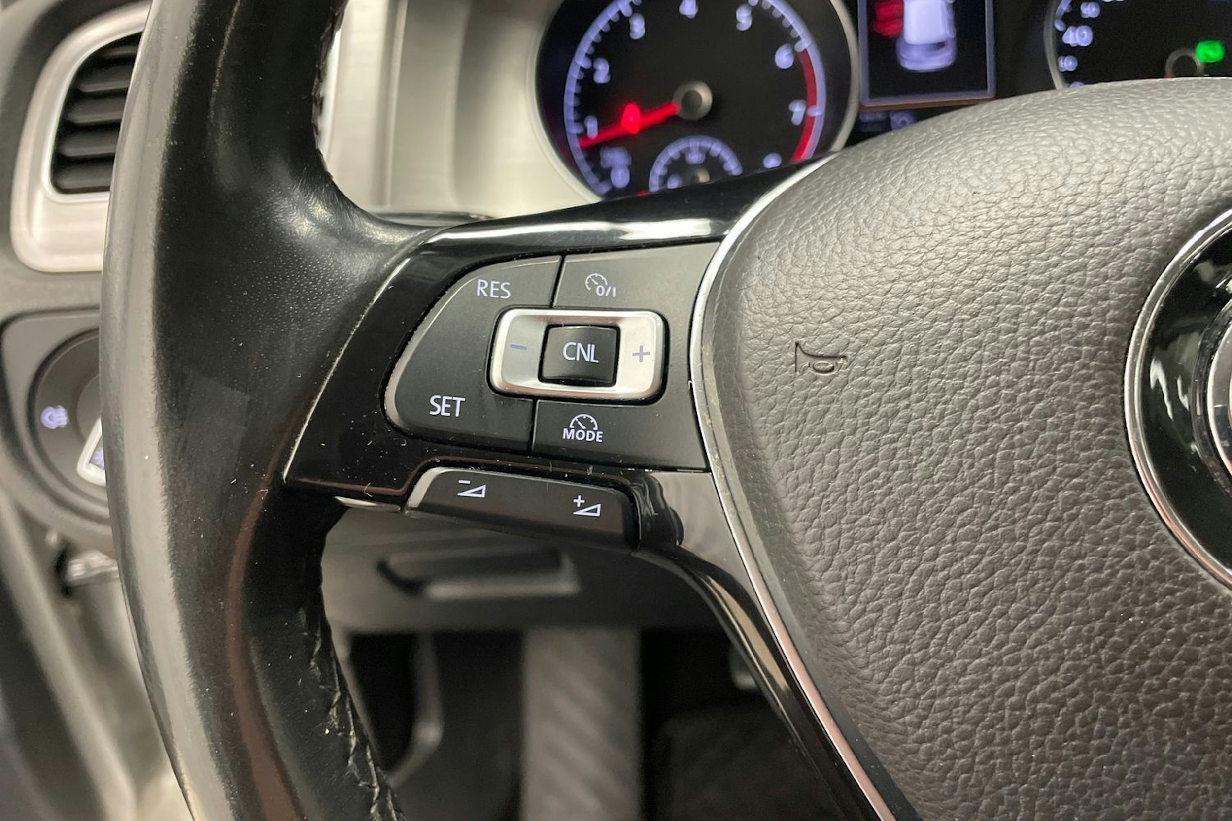 harmaa Volkswagen Golf 2015 kuva 13.