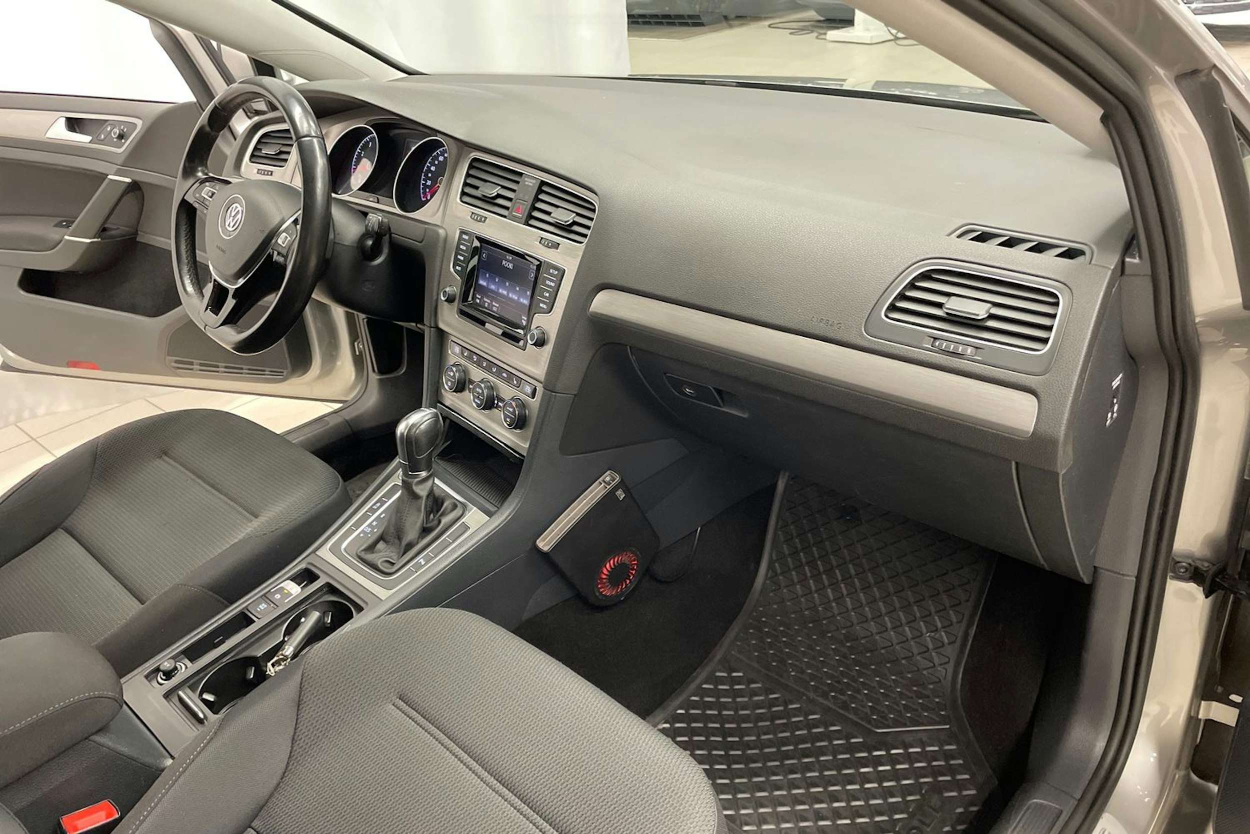 harmaa Volkswagen Golf 2015 kuva 21.