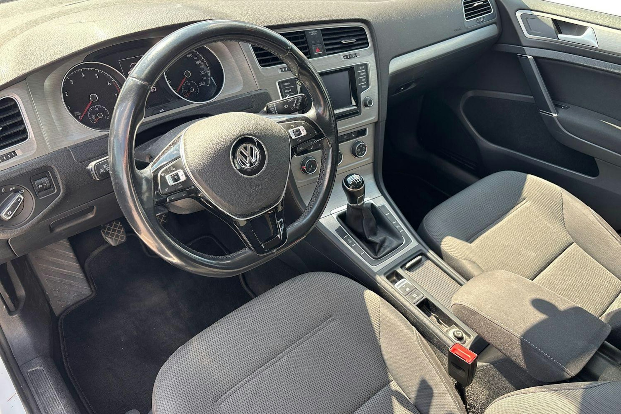 valkoinen Volkswagen Golf 2015 kuva 3.