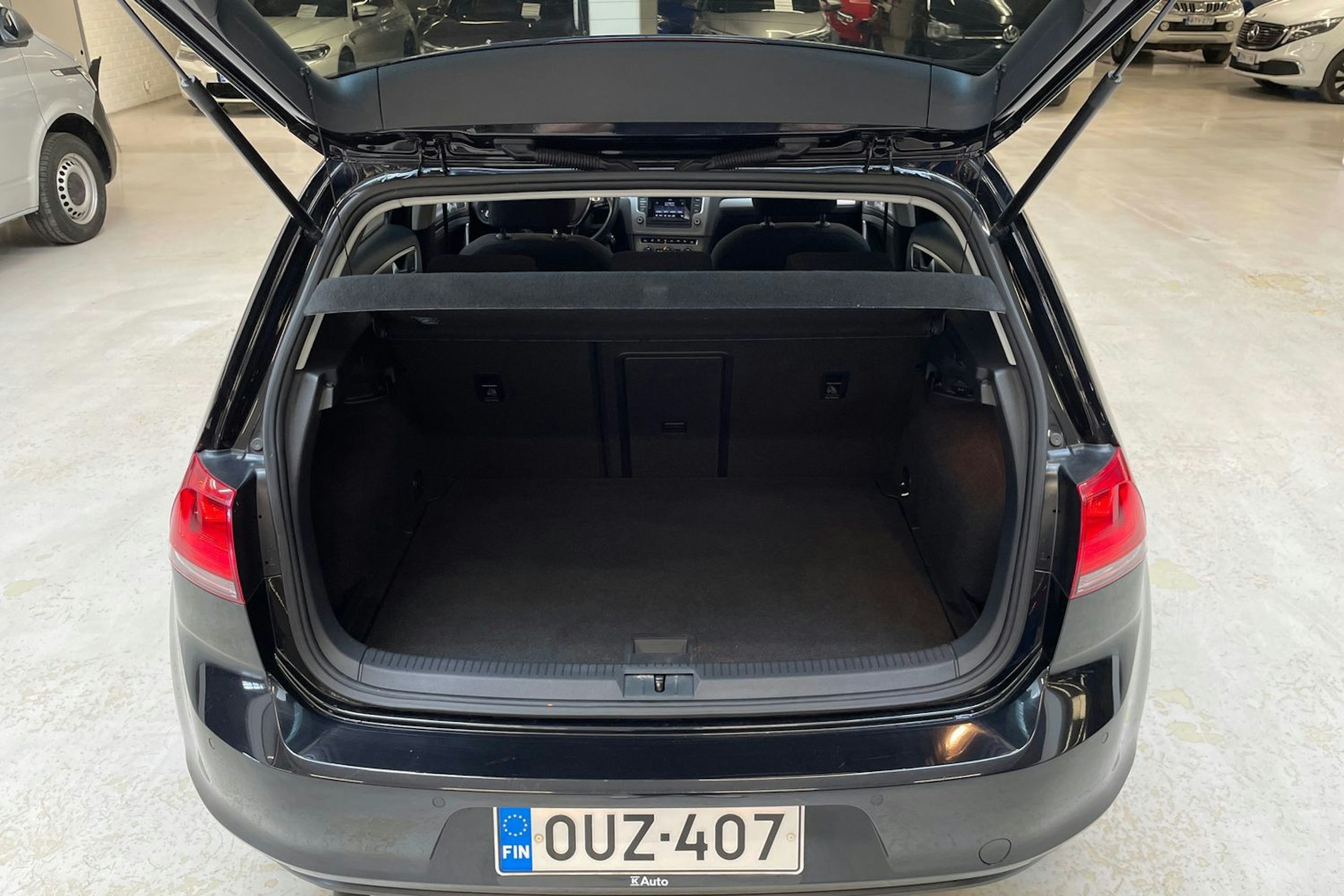musta Volkswagen Golf 2015 kuva 14.