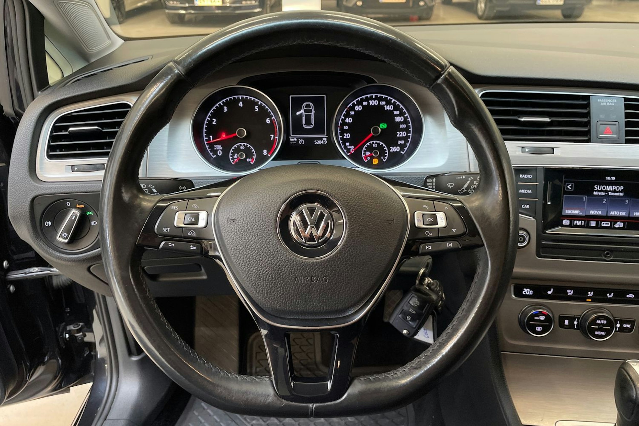 musta Volkswagen Golf 2015 kuva 15.