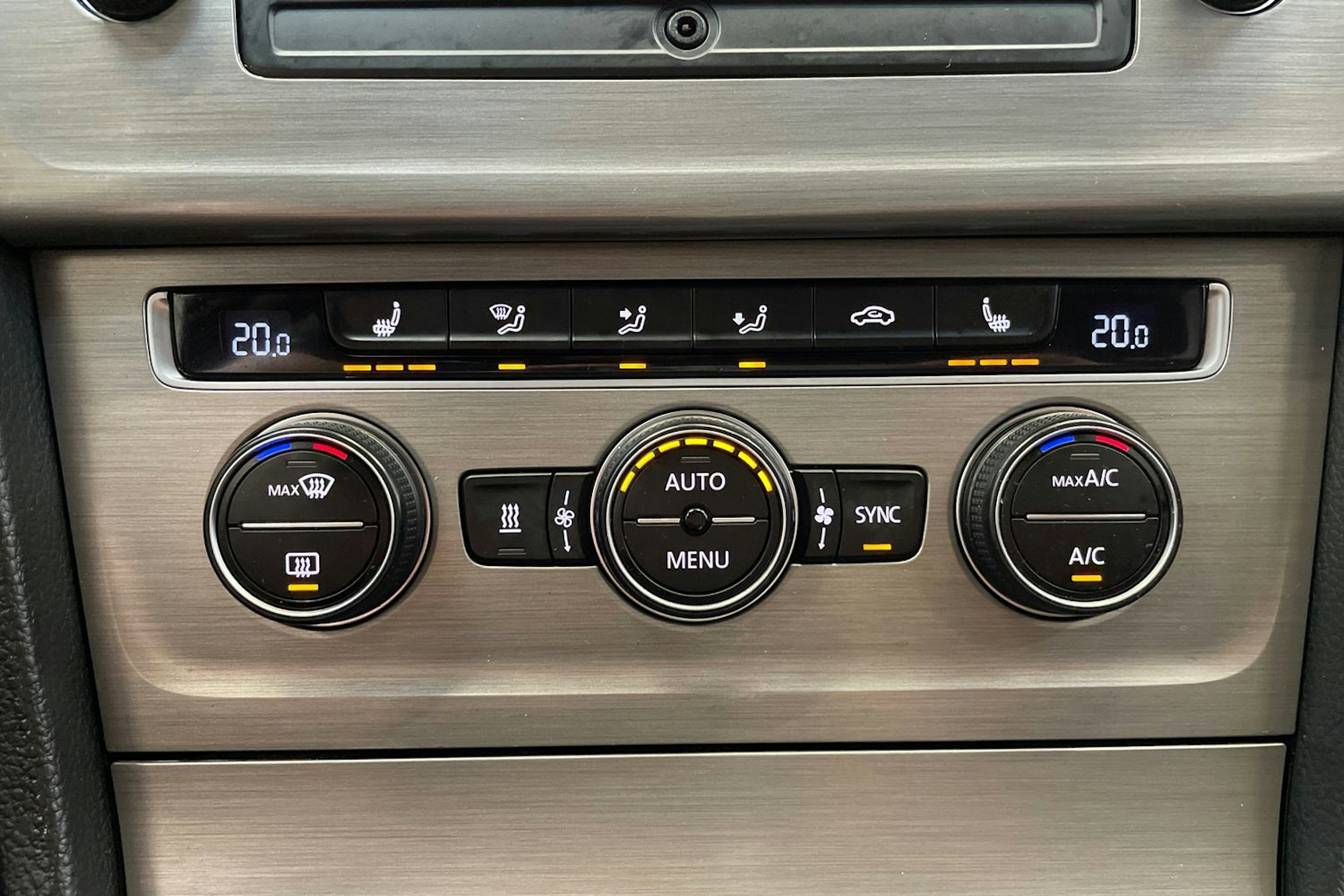 musta Volkswagen Golf 2015 kuva 21.