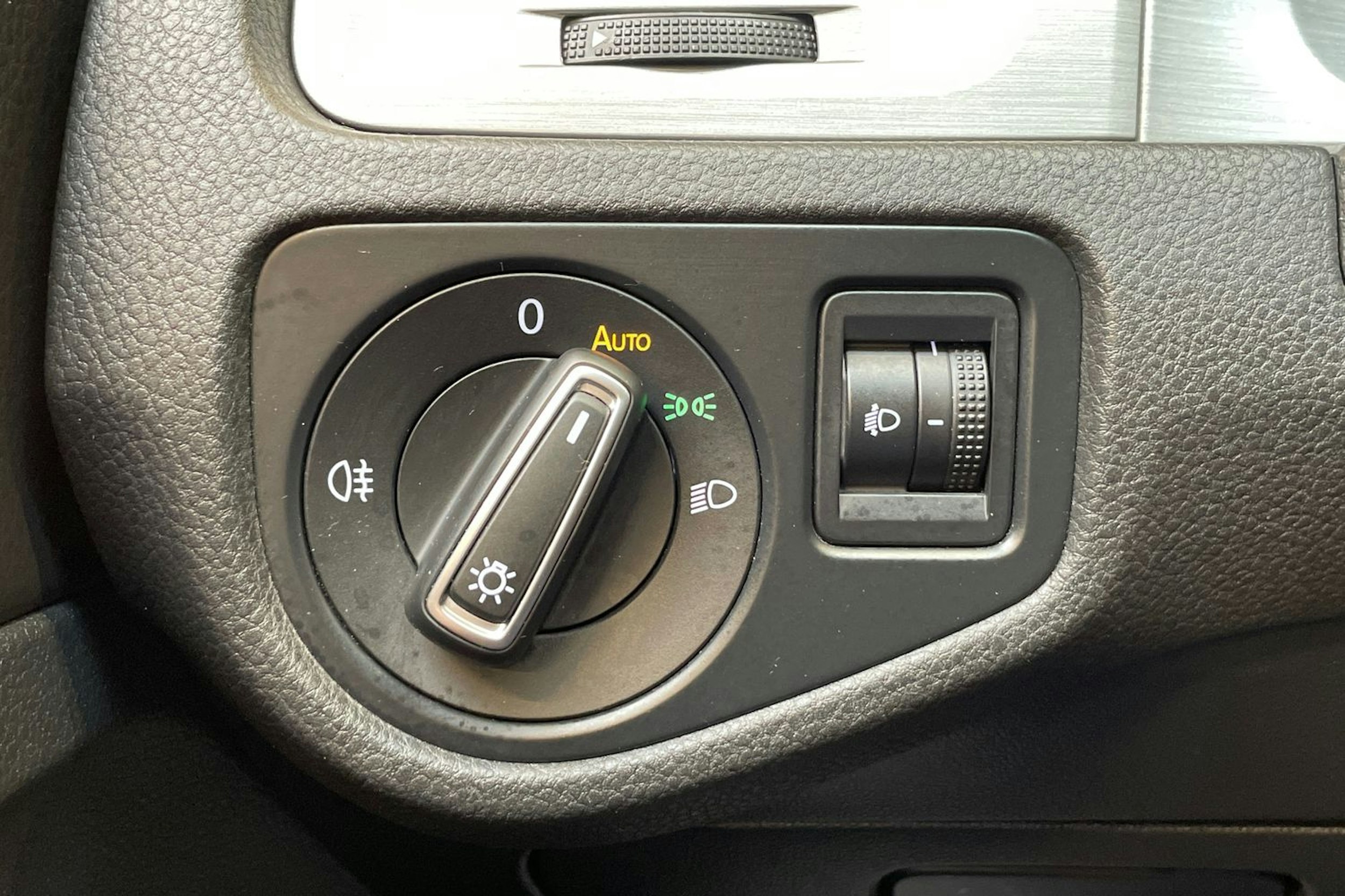 musta Volkswagen Golf 2015 kuva 25.