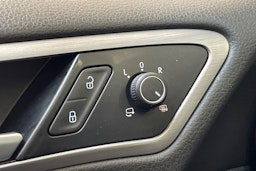 musta Volkswagen Golf 2015 kuva 26.