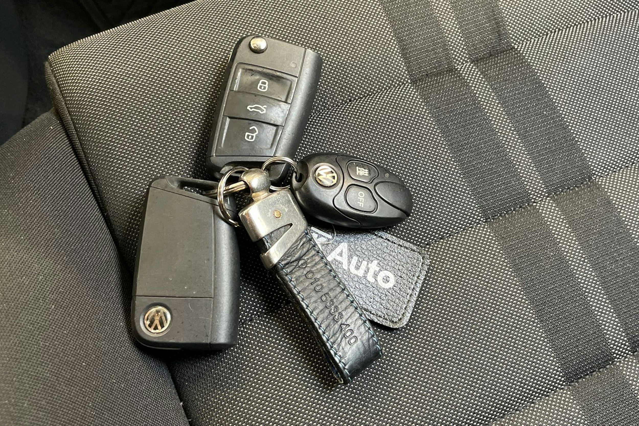 musta Volkswagen Golf 2015 kuva 28.