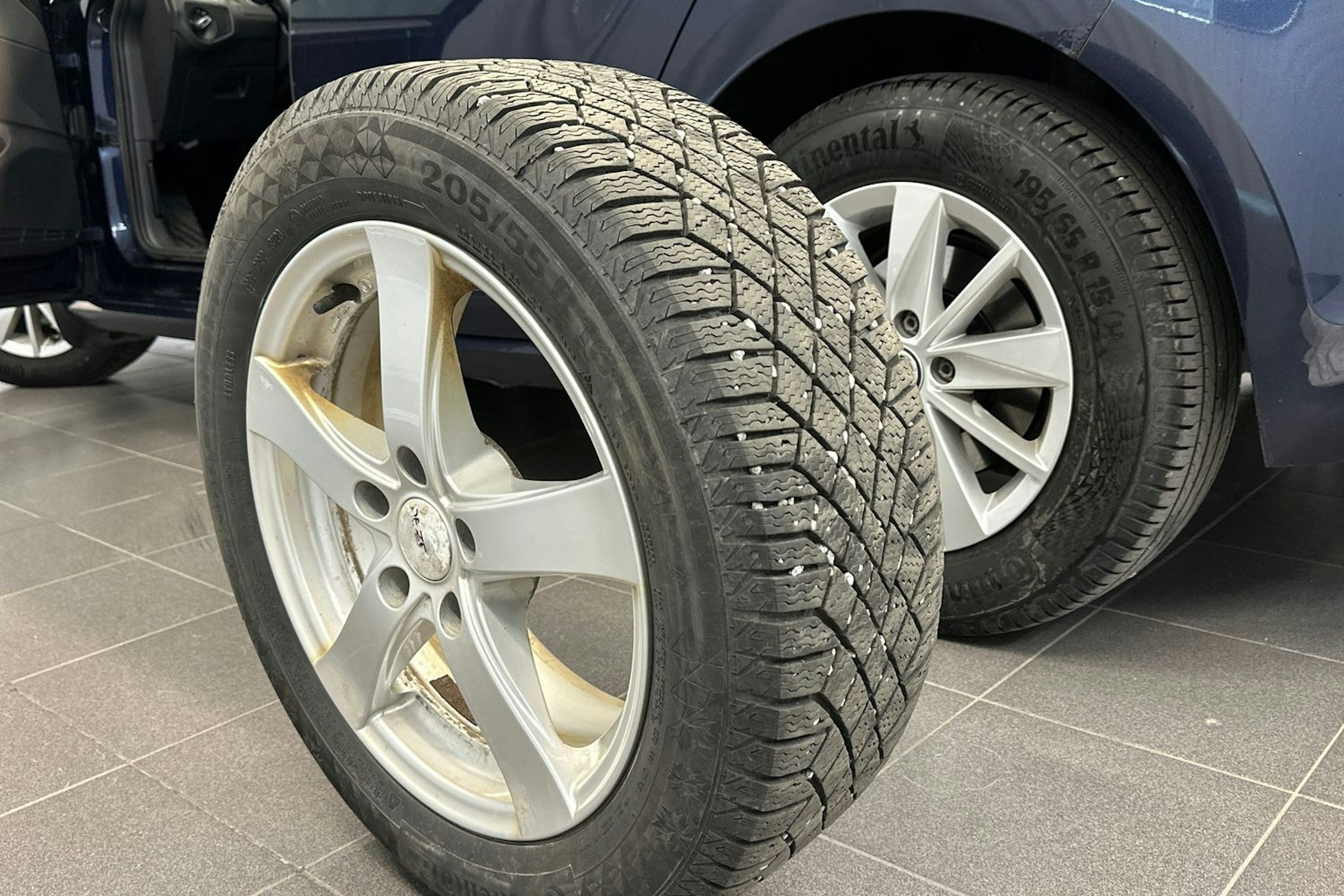 sininen Volkswagen Golf 2015 kuva 13.